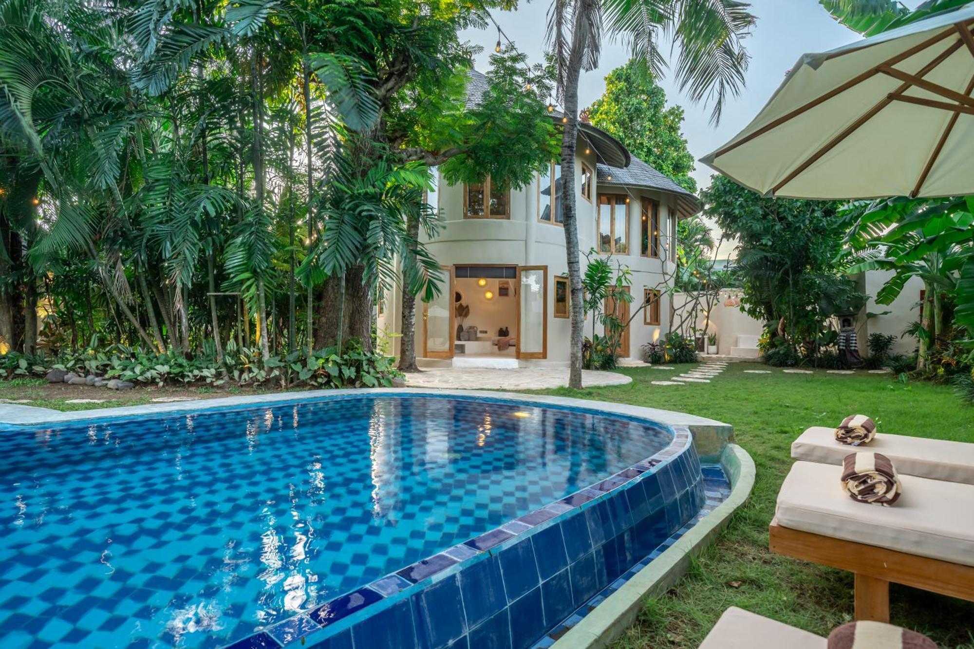 Meraki 5 Bedroom Lush Garden Central * Seminyak (Bali)