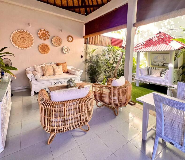 Villa Paradise Found 250m From The