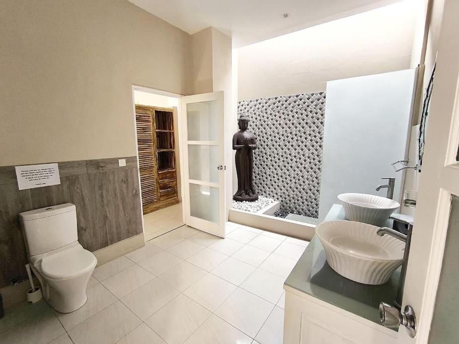 Cute 2br In The Heart Of