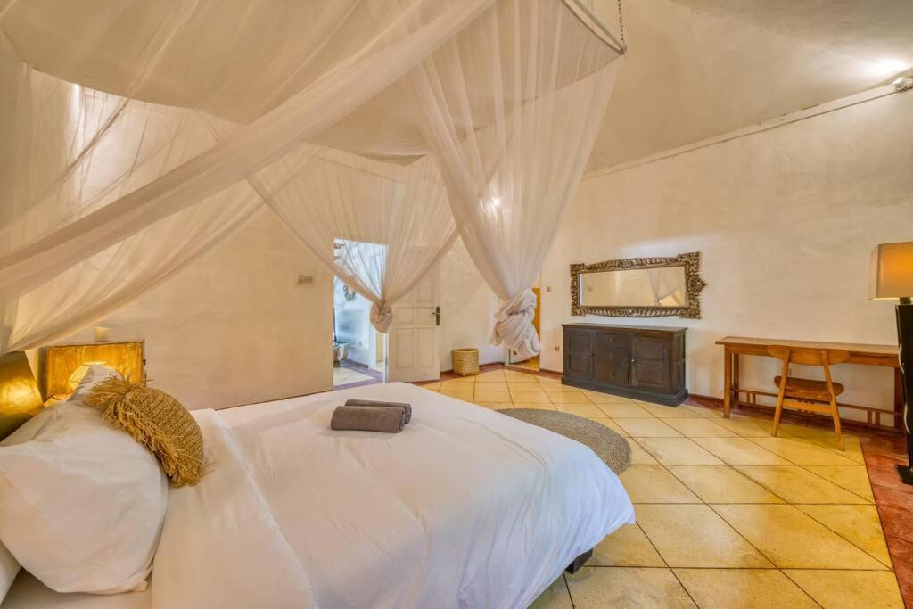 Sabi 3br In The Heart Of By Santi Management Villa *