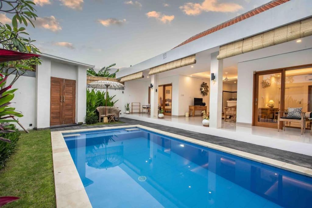 Bens Mertanadi Two-bedroom With Private Pool Kuta Villa