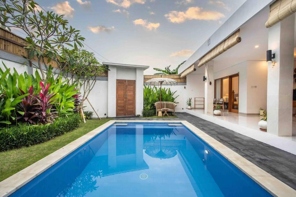 Bens Mertanadi Two-bedroom With Private Pool Kuta Villa