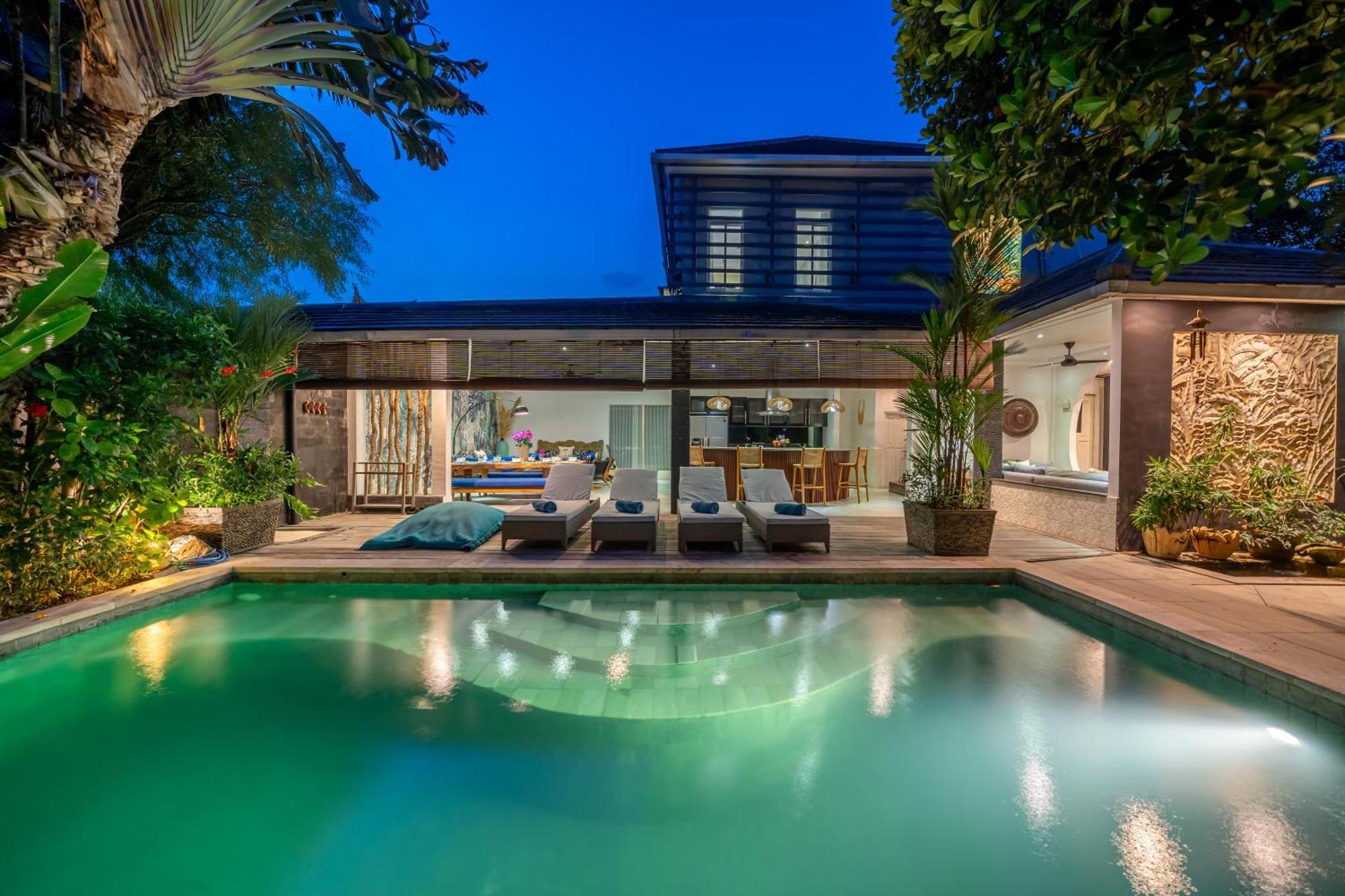 Biệt thự Alchemy Private 4 Bedroom Eat Street 10 Steps To Revolver Cafe Seminyak (Bali)