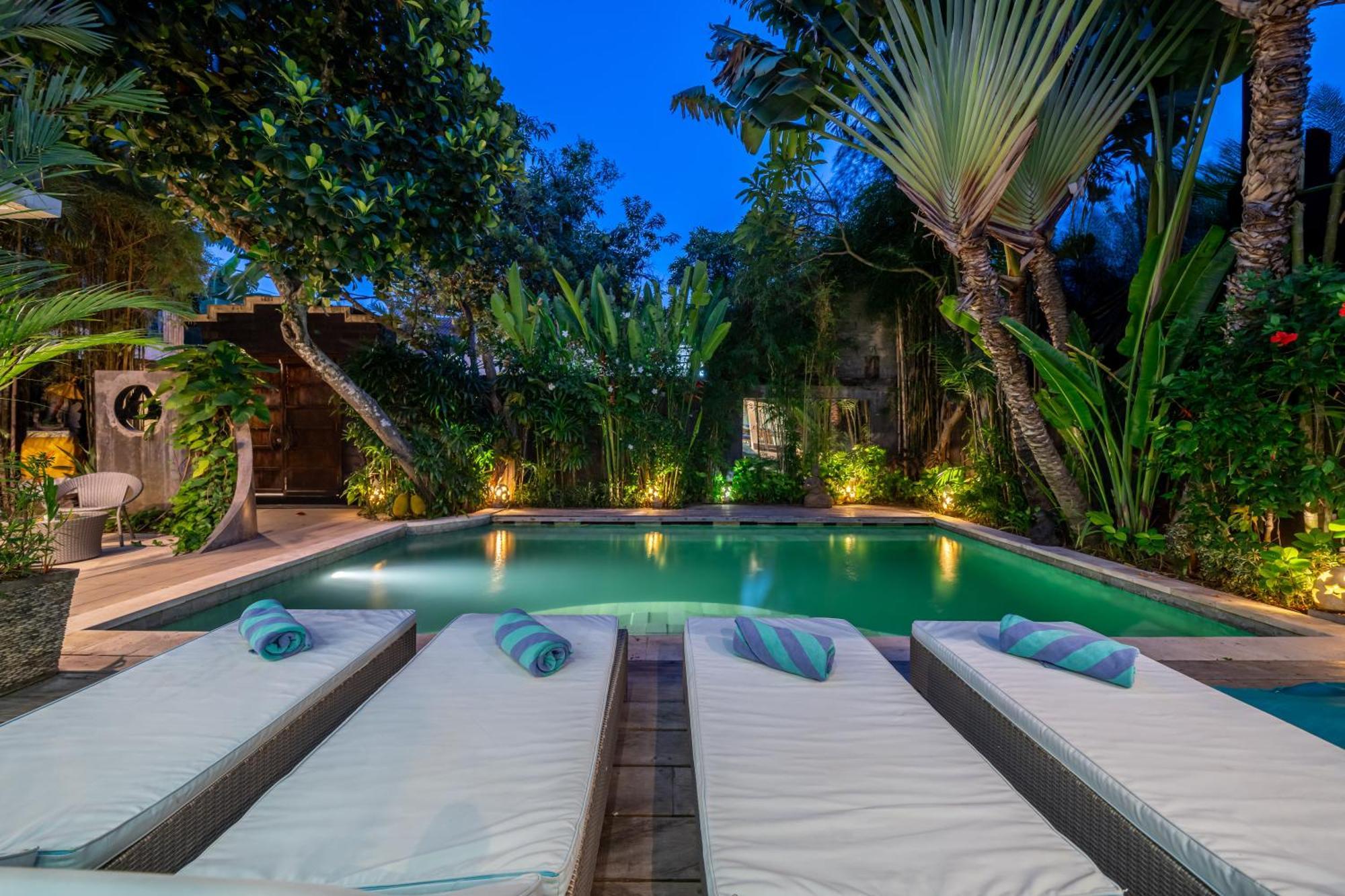 Biệt thự Alchemy Private 4 Bedroom Eat Street 10 Steps To Revolver Cafe Seminyak (Bali)
