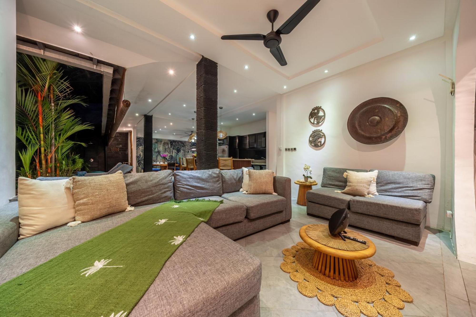 Alchemy Private 4 Bedroom Eat Street 10 Steps To Revolver Cafe