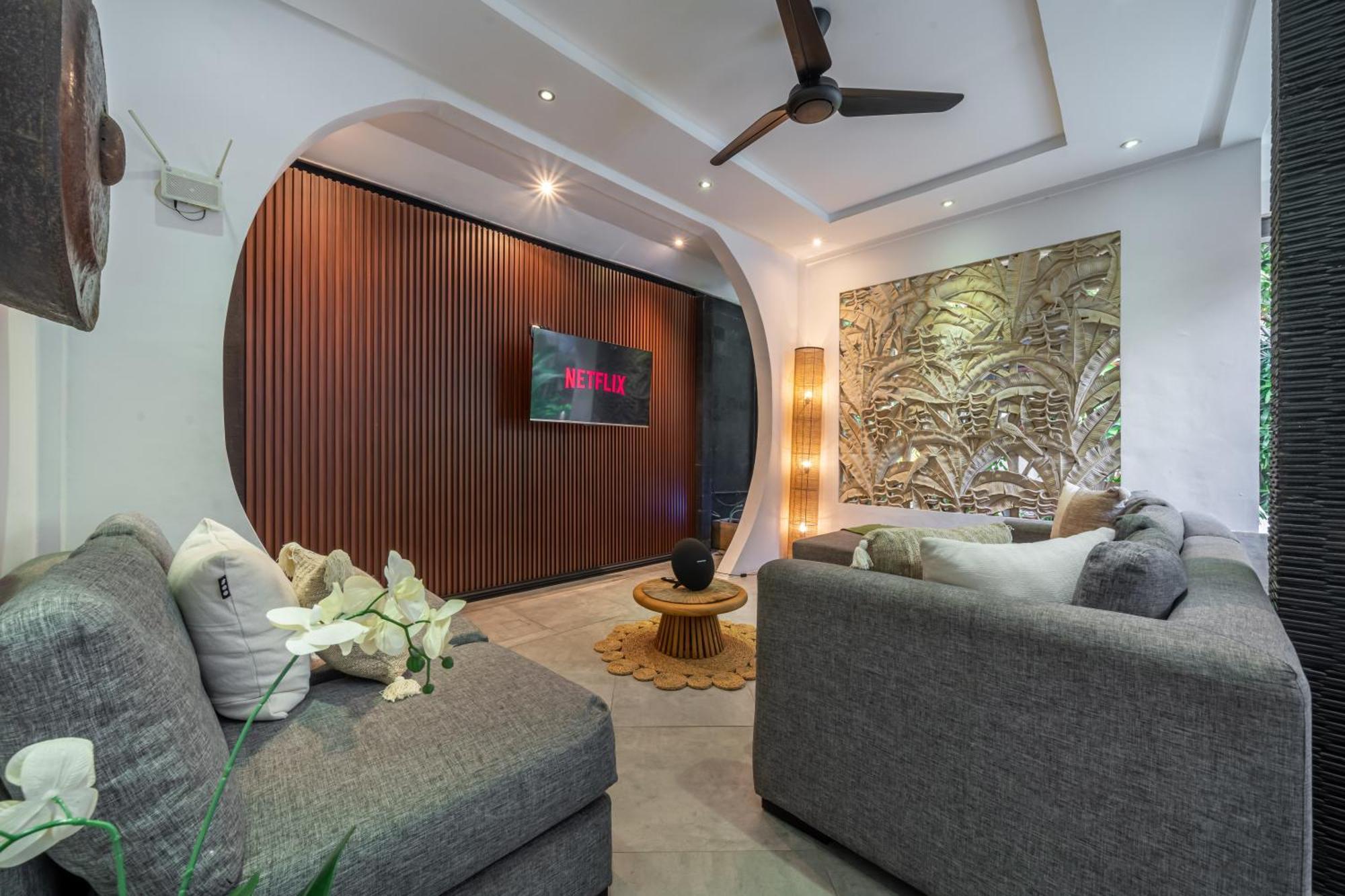 Alchemy Private 4 Bedroom Eat Street 10 Steps To Revolver Cafe *