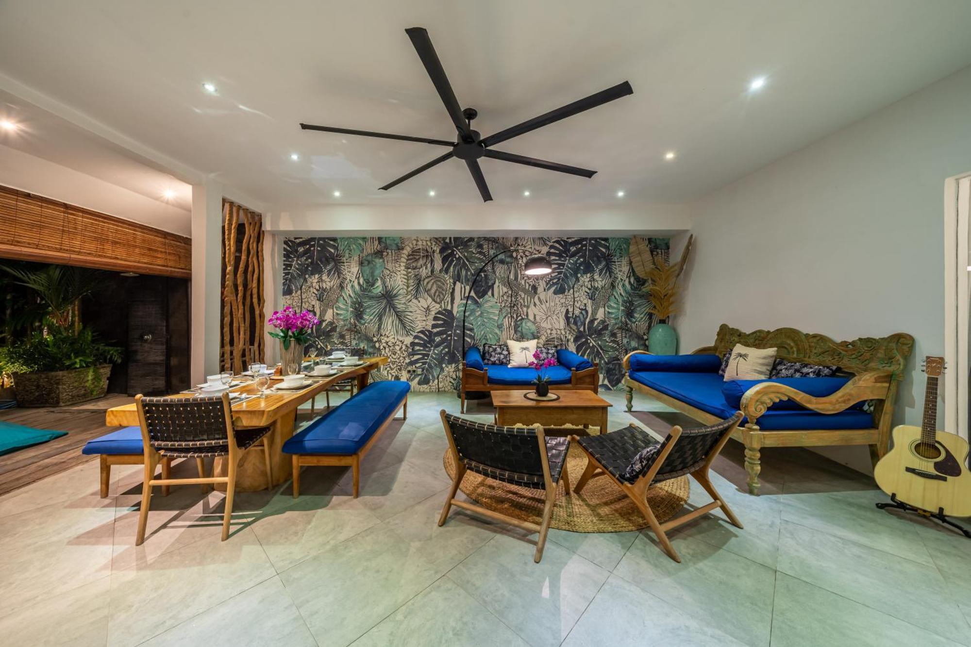 Alchemy Private 4 Bedroom Eat Street 10 Steps To Revolver Cafe * Seminyak (Bali)