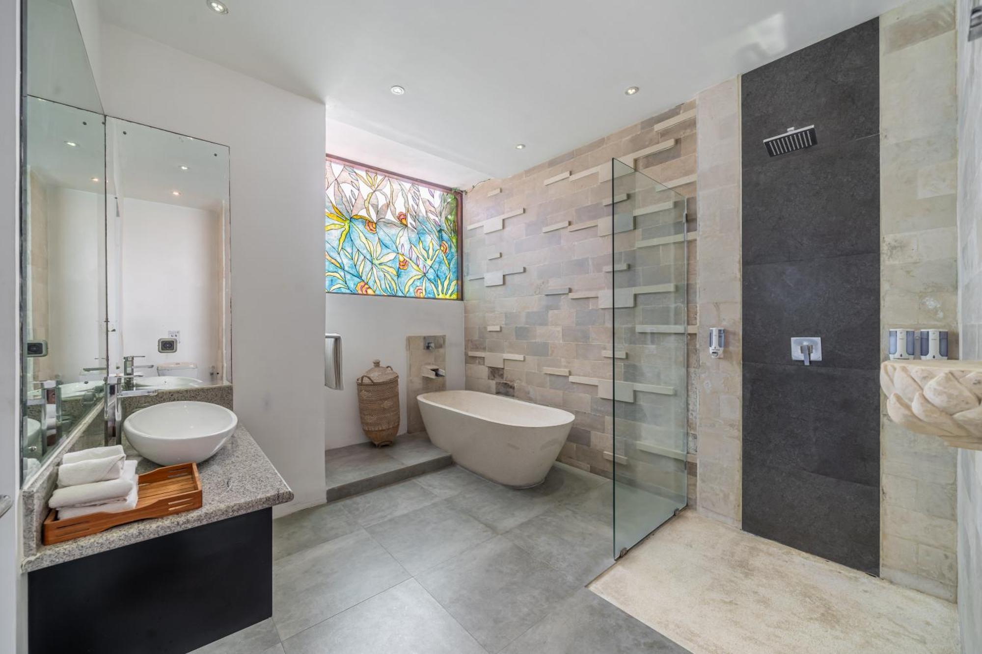 Alchemy Private 4 Bedroom Eat Street 10 Steps To Revolver Cafe Biệt thự Seminyak (Bali)