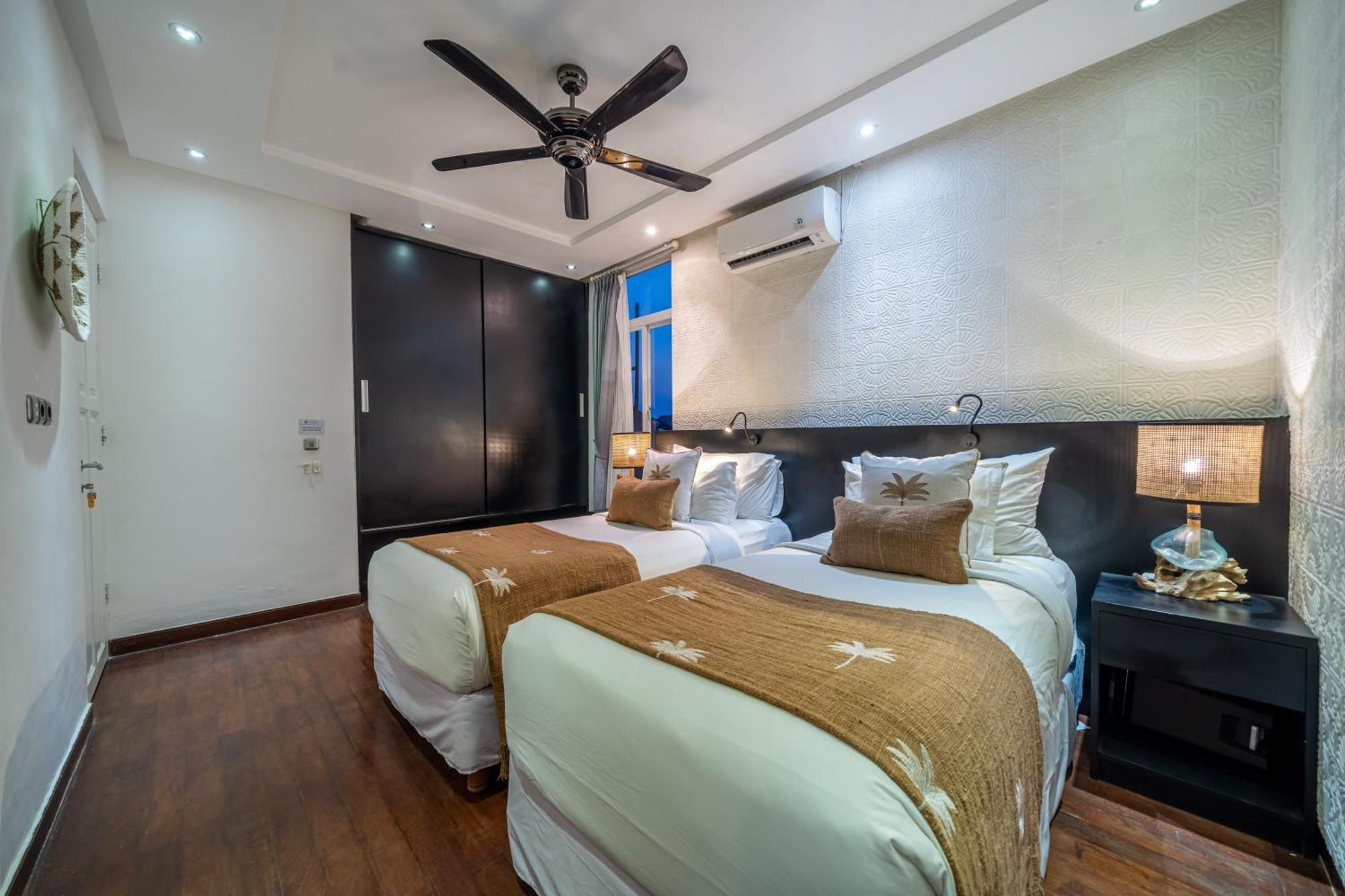 Alchemy Private 4 Bedroom Eat Street 10 Steps To Revolver Cafe Biệt thự