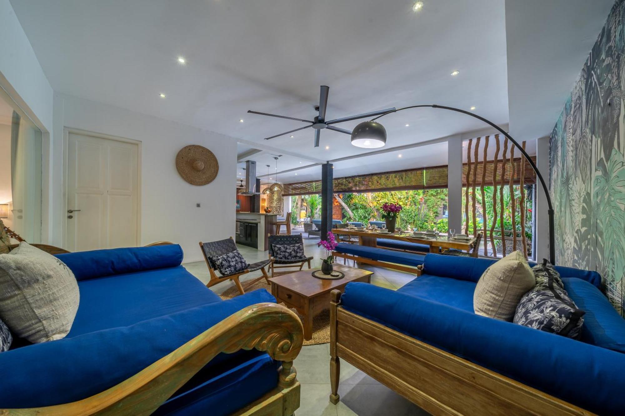 Alchemy Private 4 Bedroom Eat Street 10 Steps To Revolver Cafe Biệt thự Seminyak (Bali)