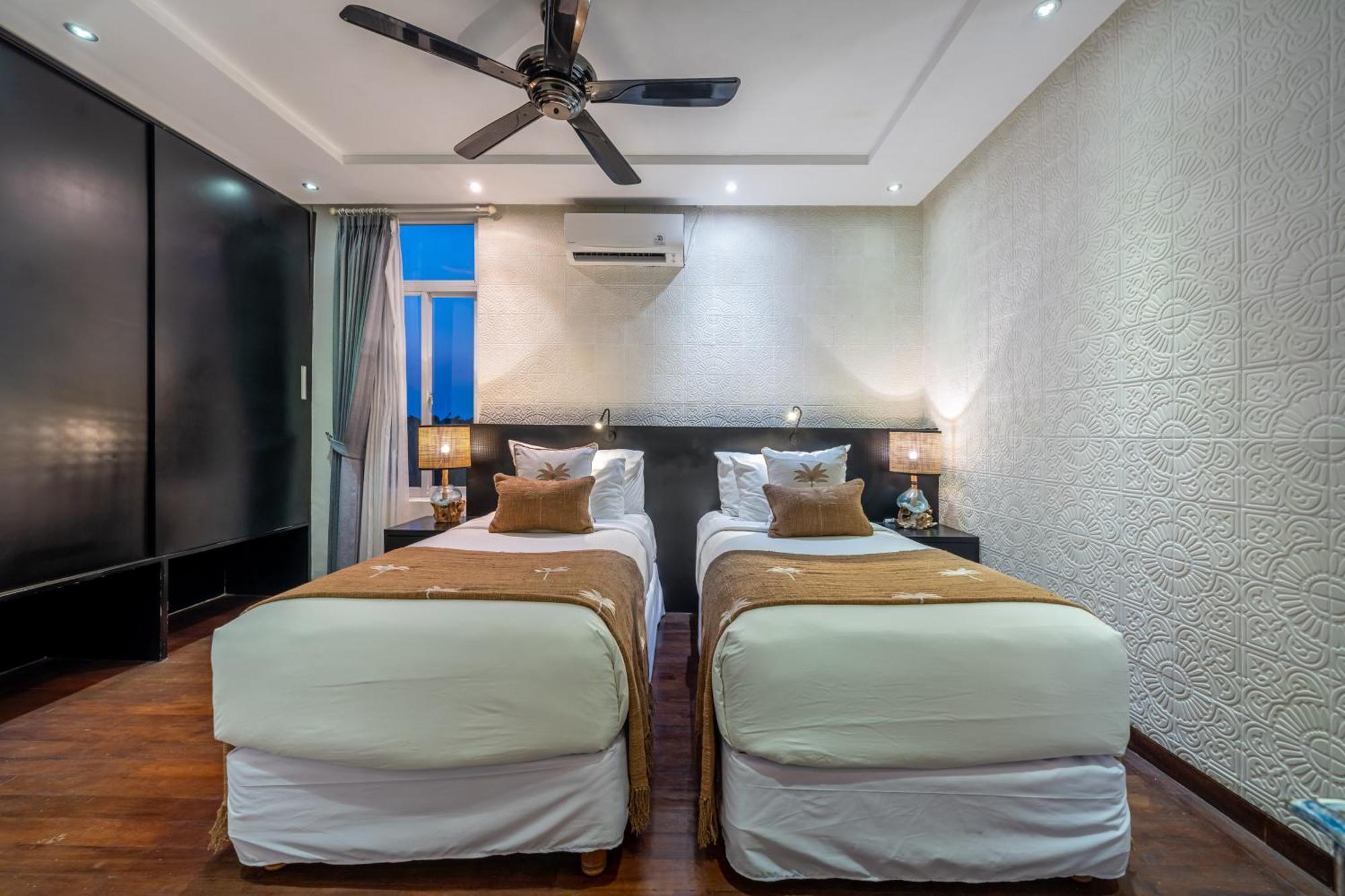 Alchemy Private 4 Bedroom Eat Street 10 Steps To Revolver Cafe *