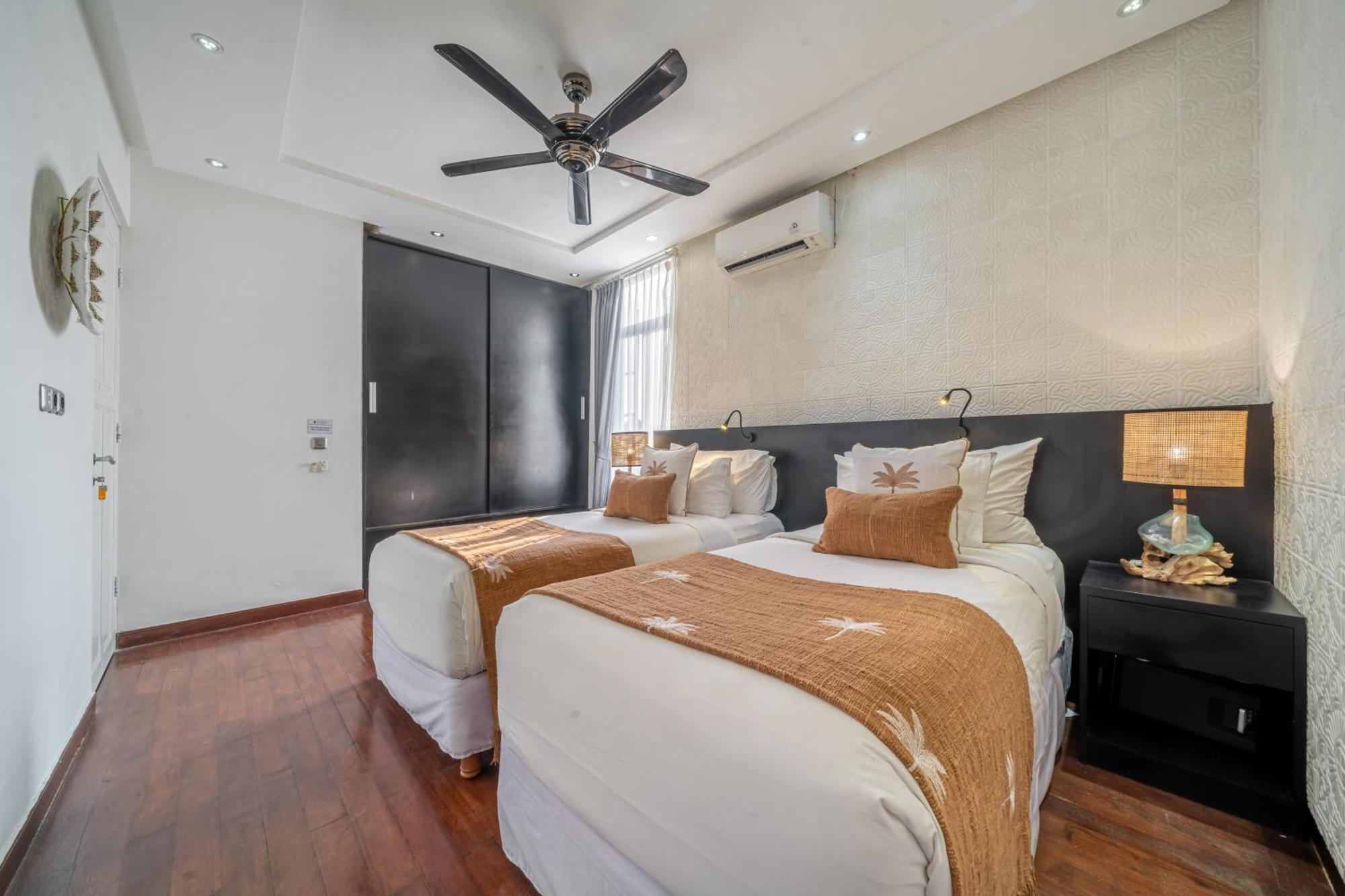 Alchemy Private 4 Bedroom Eat Street 10 Steps To Revolver Cafe Seminyak (Bali)