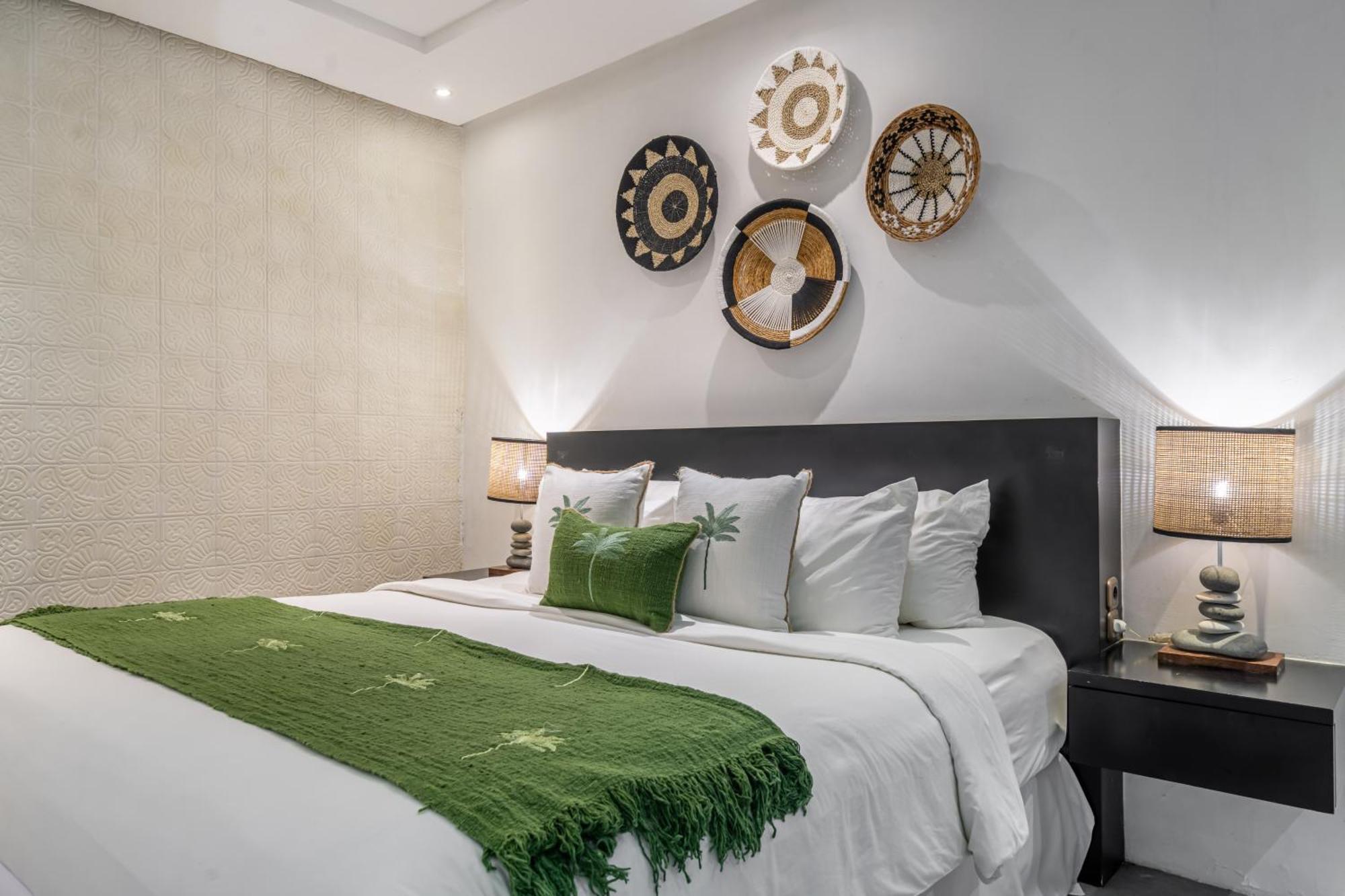 Alchemy Private 4 Bedroom Eat Street 10 Steps To Revolver Cafe Biệt thự Seminyak (Bali)