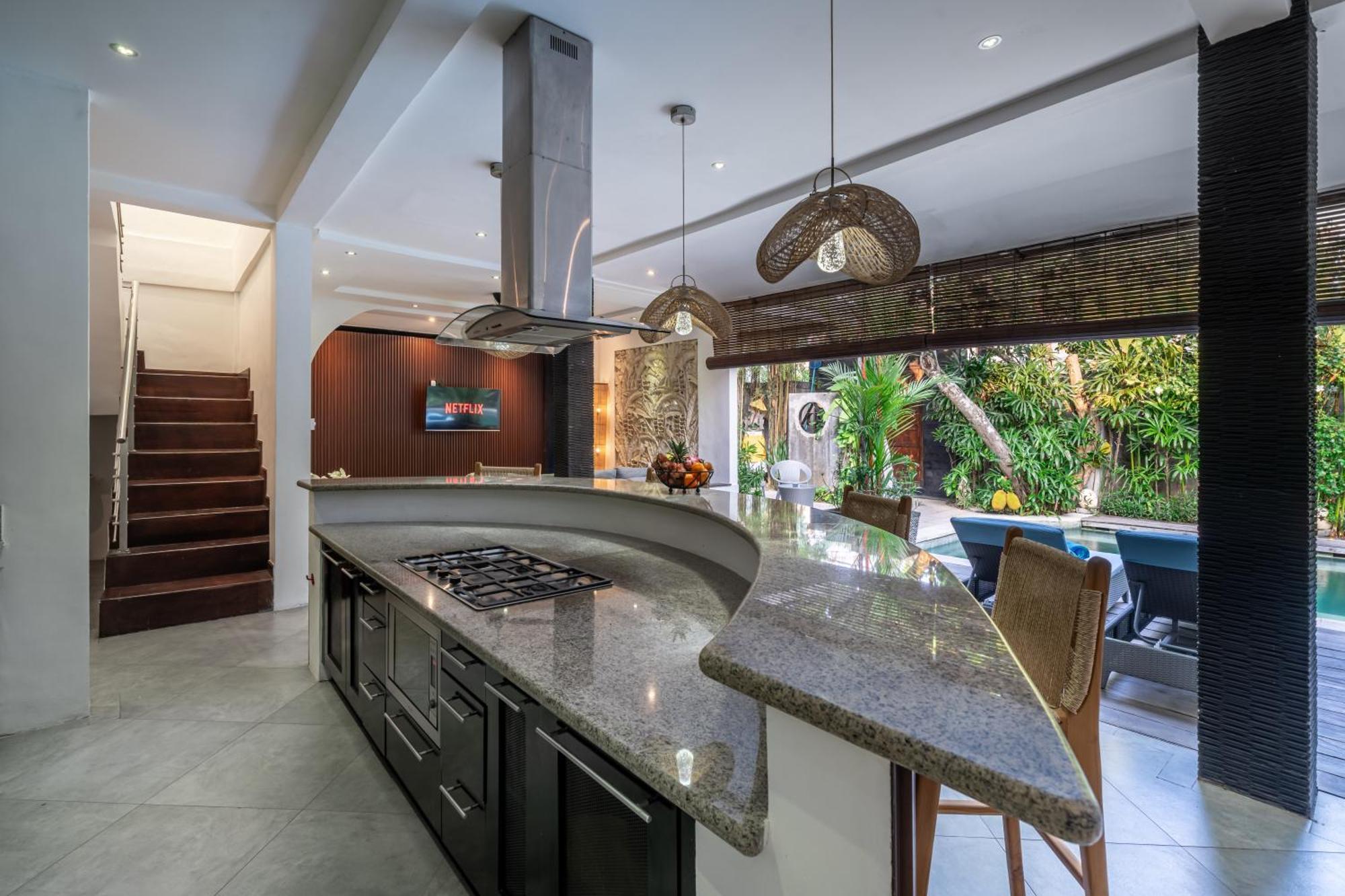 Biệt thự Alchemy Private 4 Bedroom Eat Street 10 Steps To Revolver Cafe Seminyak (Bali)