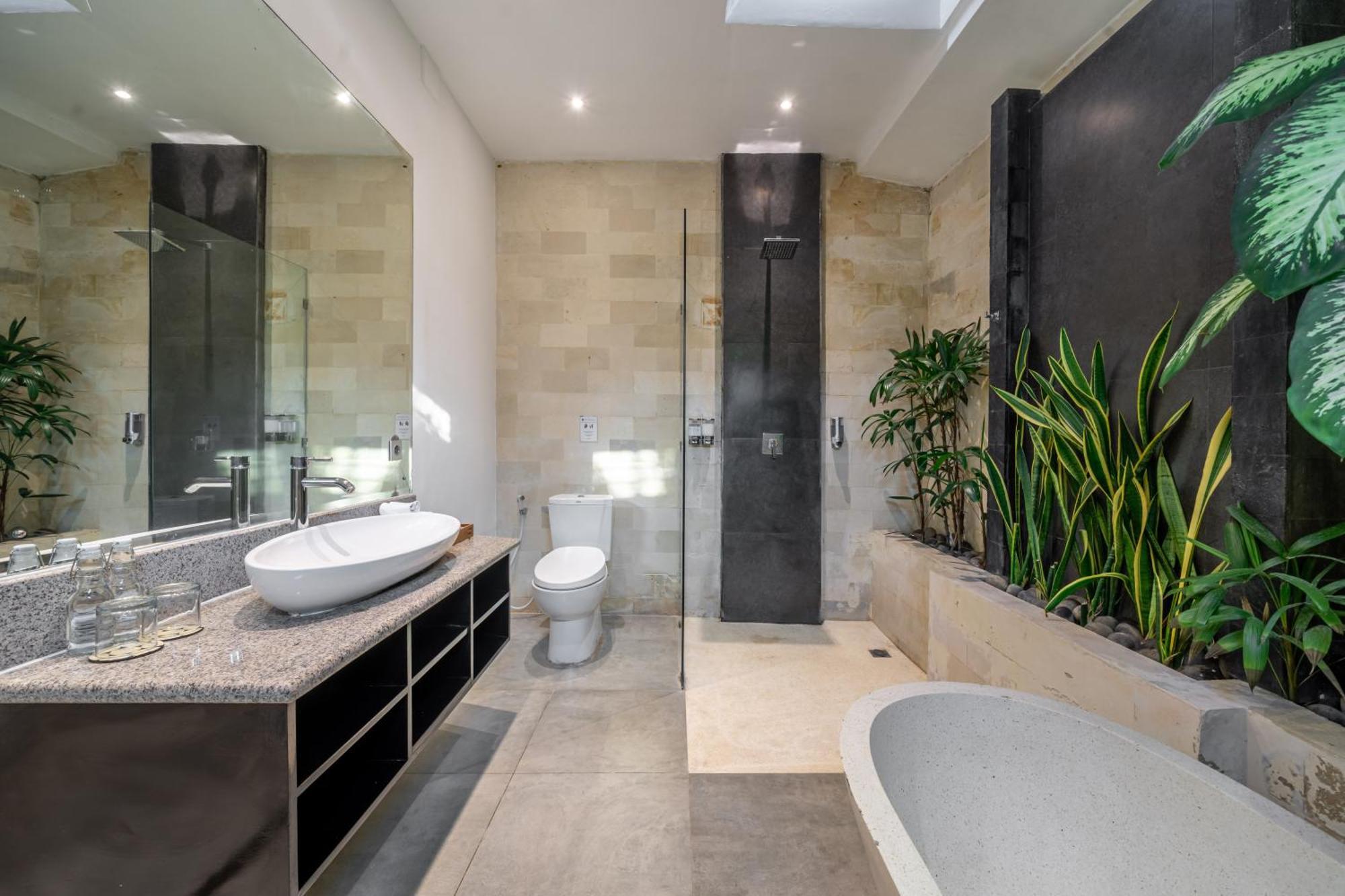 Alchemy Private 4 Bedroom Eat Street 10 Steps To Revolver Cafe Seminyak (Bali)