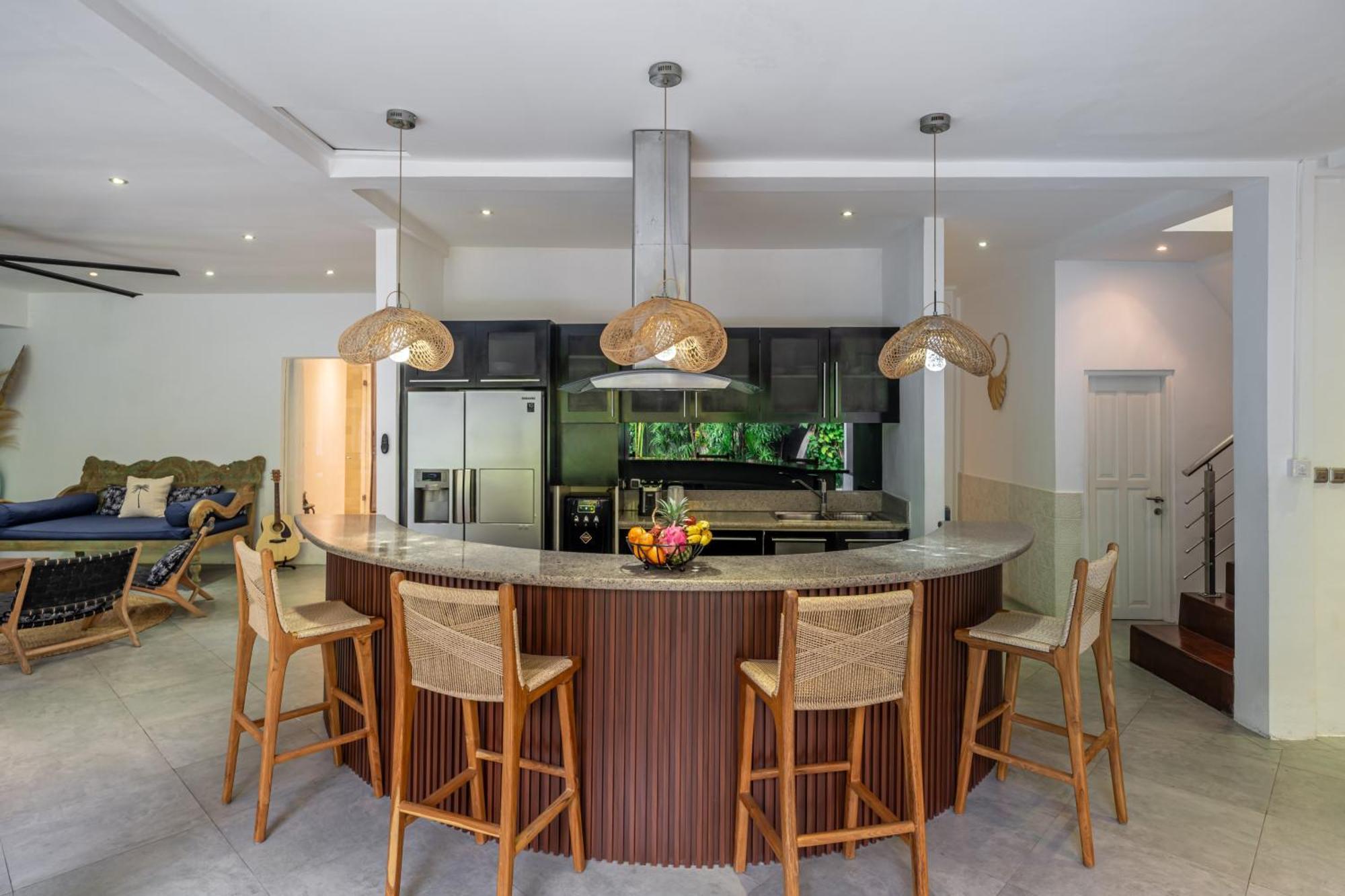 Alchemy Private 4 Bedroom Eat Street 10 Steps To Revolver Cafe
