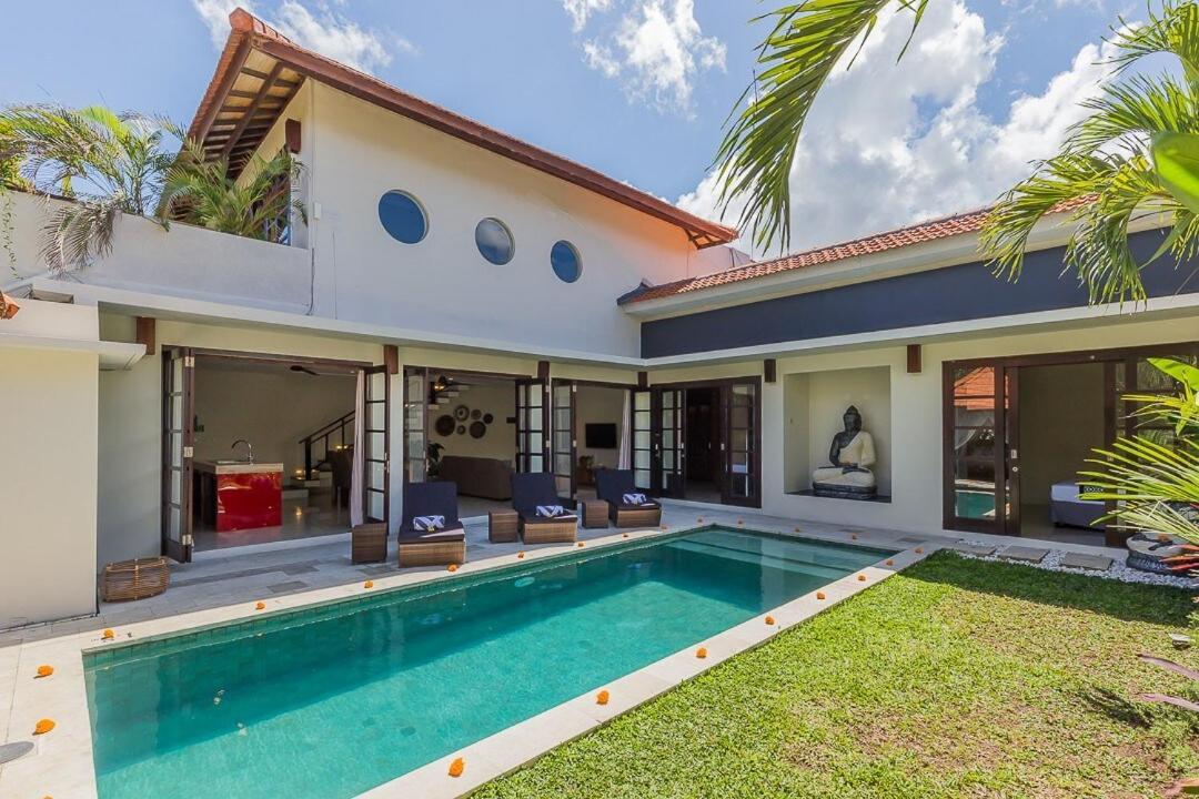 Luxury 4 Bedroom Seminiak Villa Seminyak (Bali)