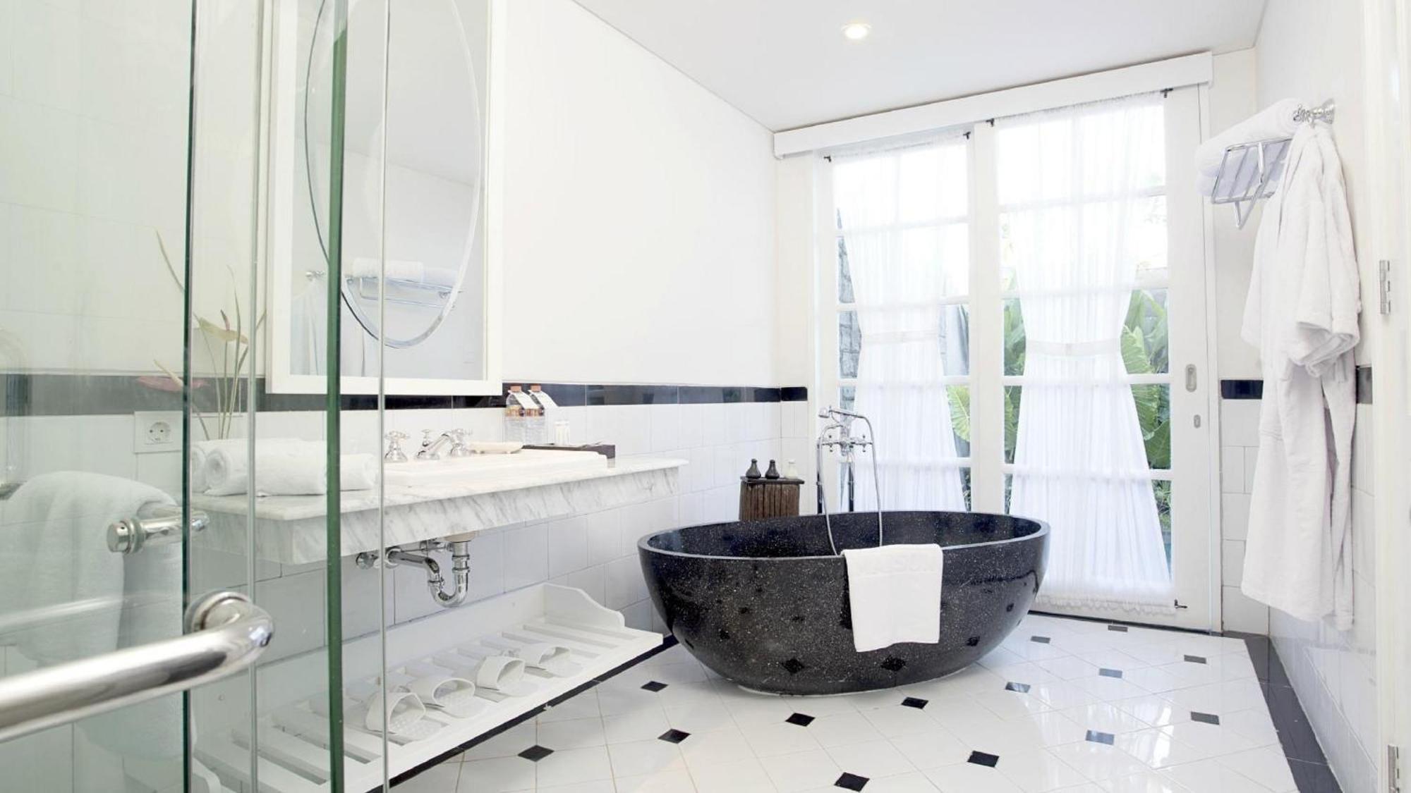 Solterra Boutique & Powered By Archipelago 4*