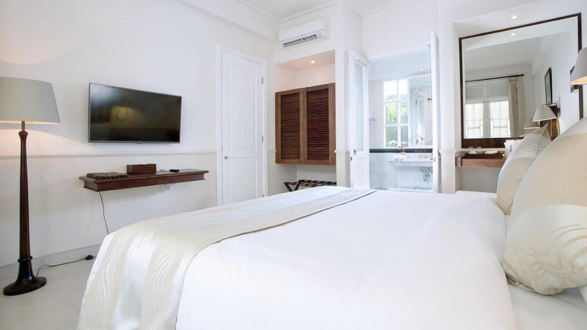Solterra Boutique & Powered By Archipelago 4*