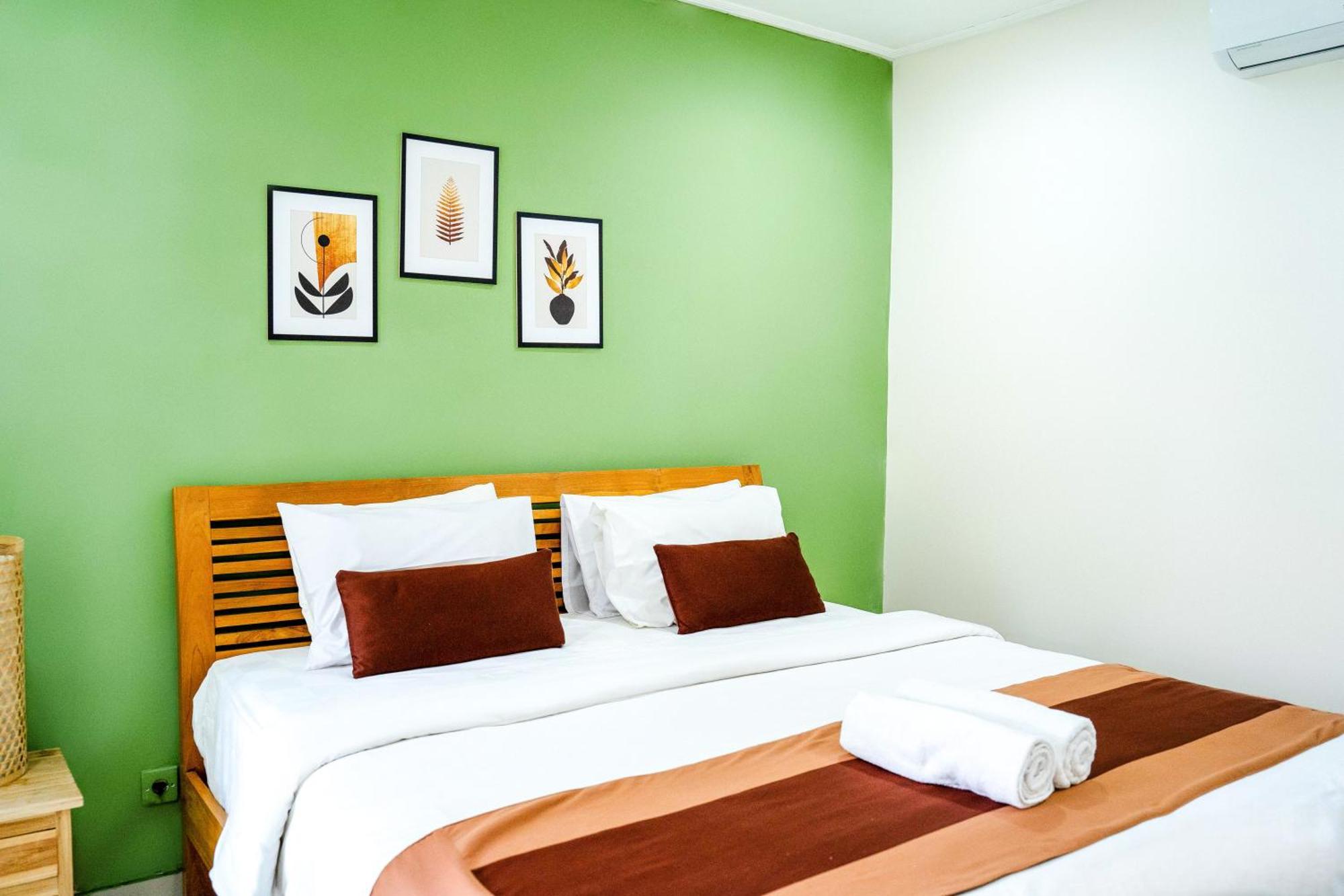 Massive 3 Bedroom In Heart Of