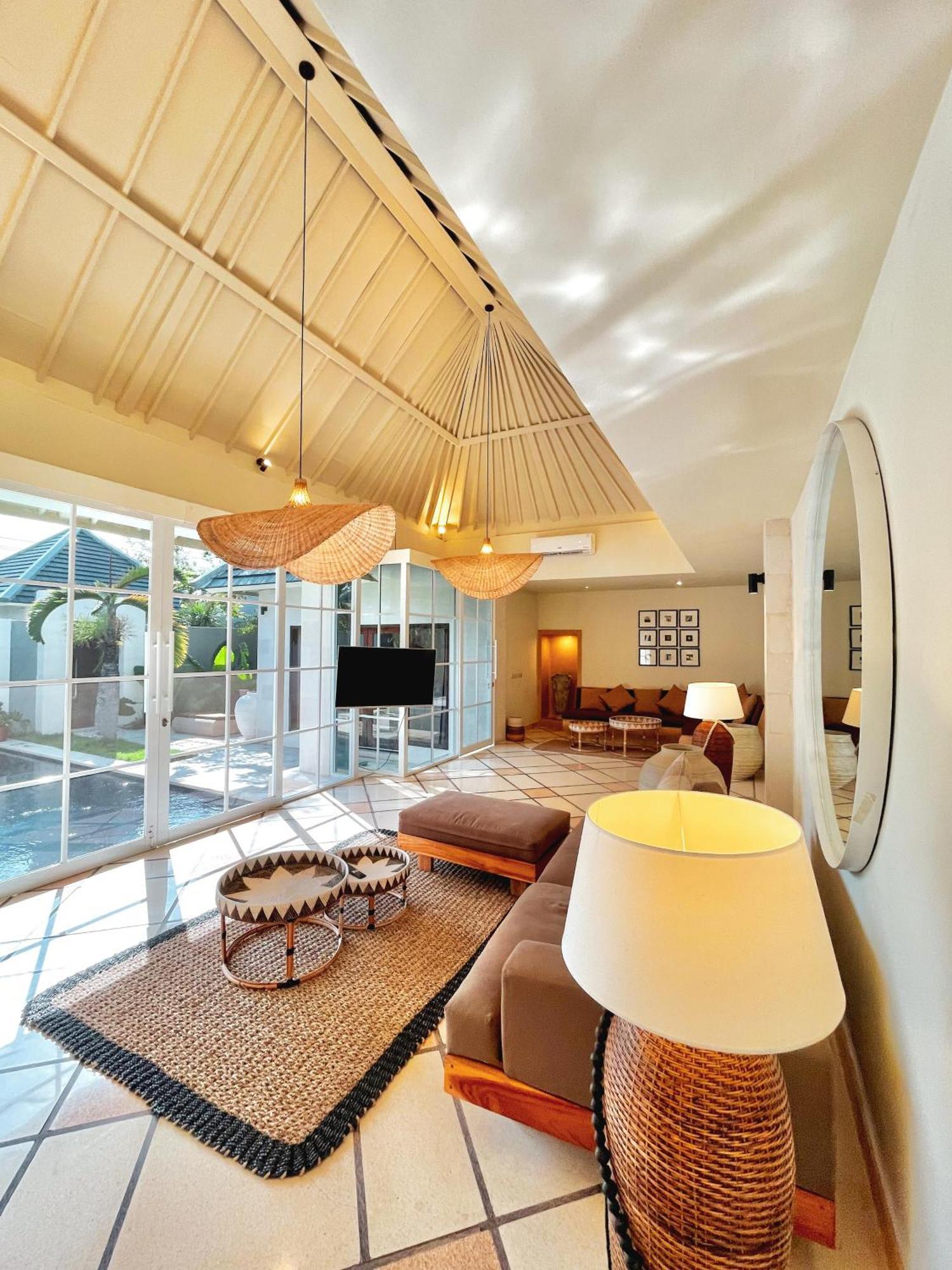 Villa Kaimana - 2br In Walk To Seminyak (Bali)
