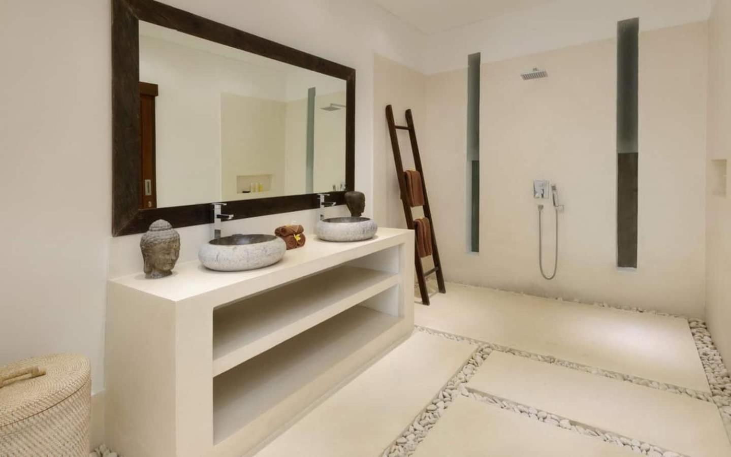 Gorgeous Tropical 3 Bed Pool Villa, 24hr Security Seminyak