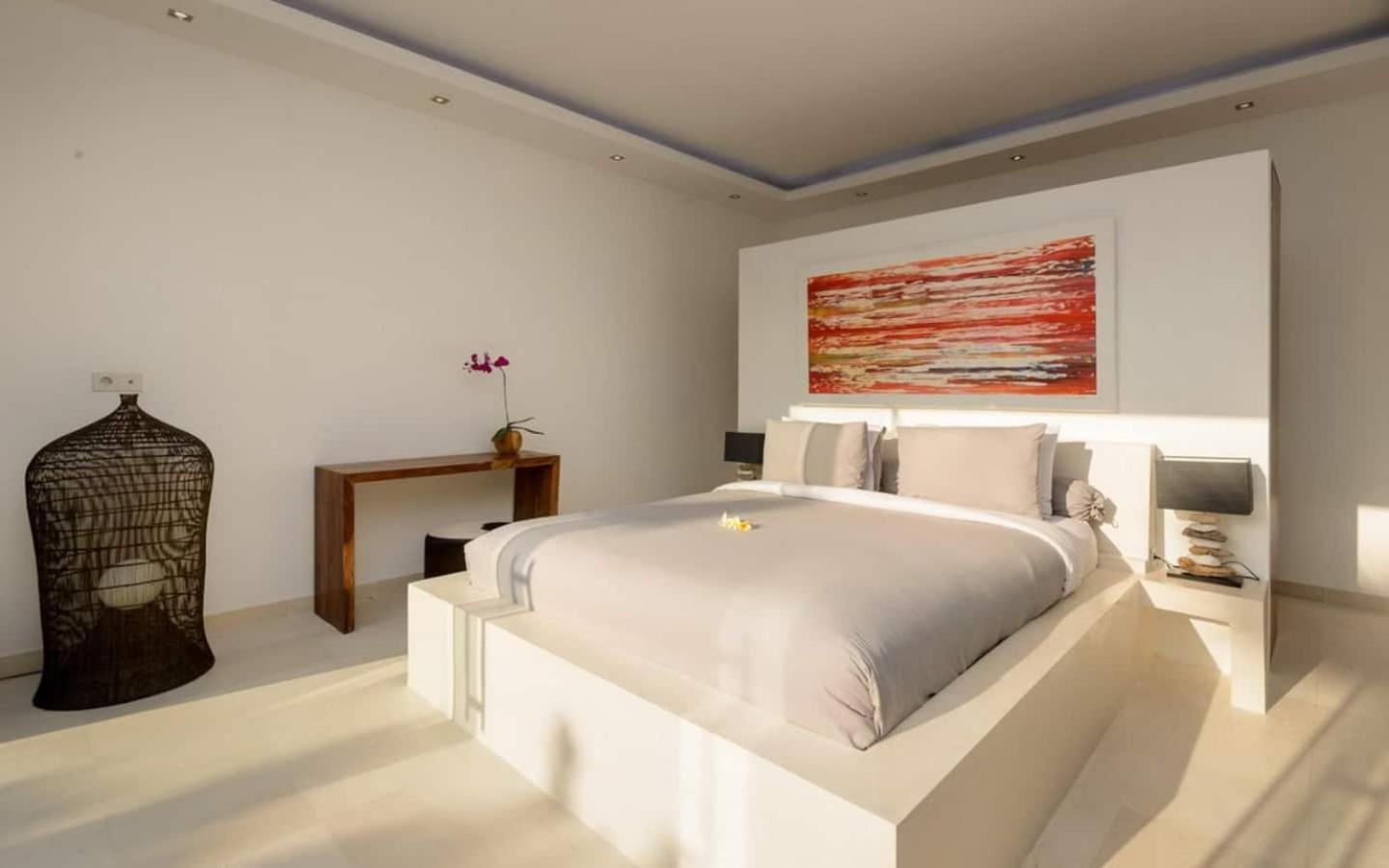 Gorgeous Tropical 3 Bed Pool Villa, 24hr Security Seminyak