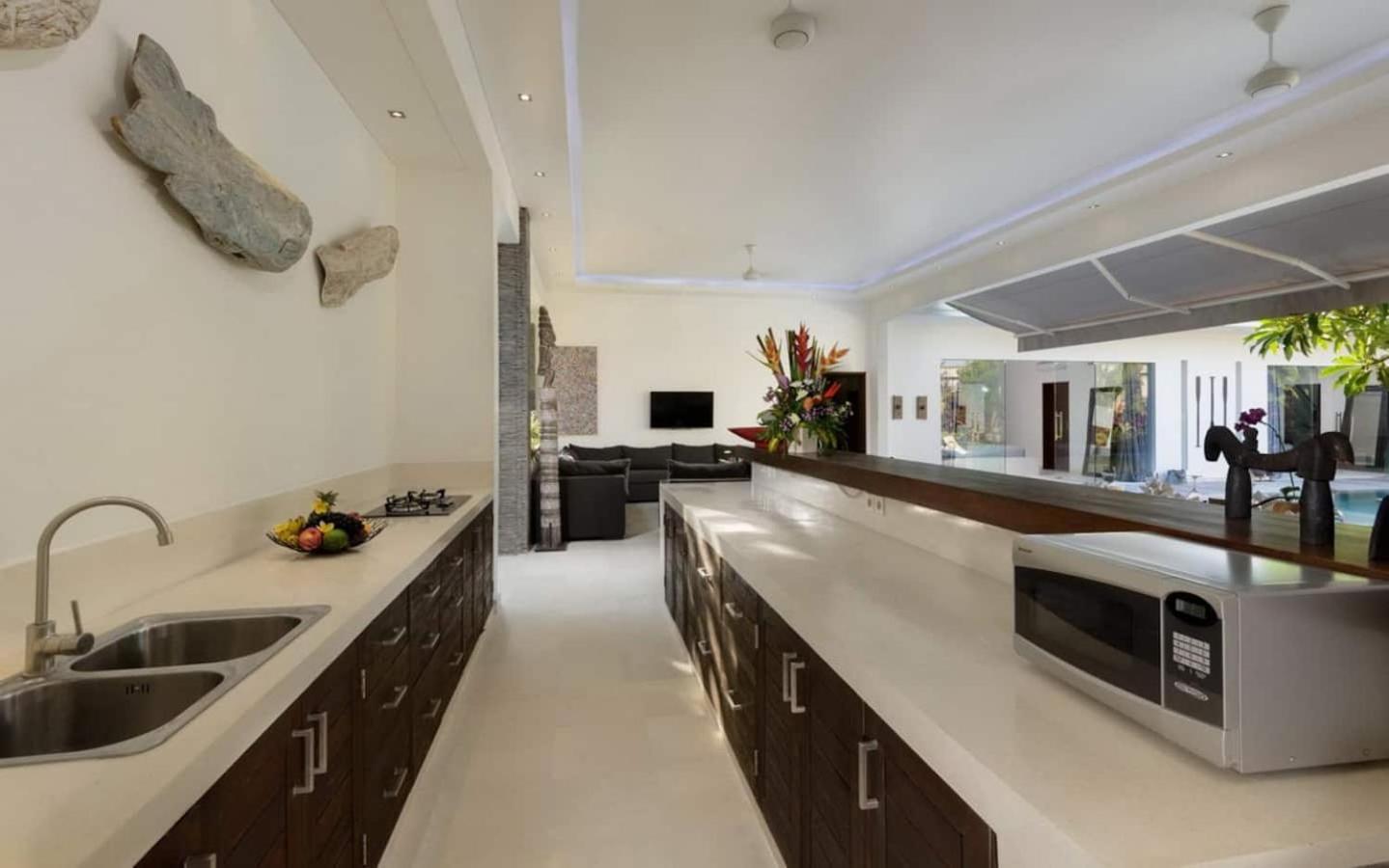 Gorgeous Tropical 3 Bed Pool Villa, 24hr Security * Seminyak