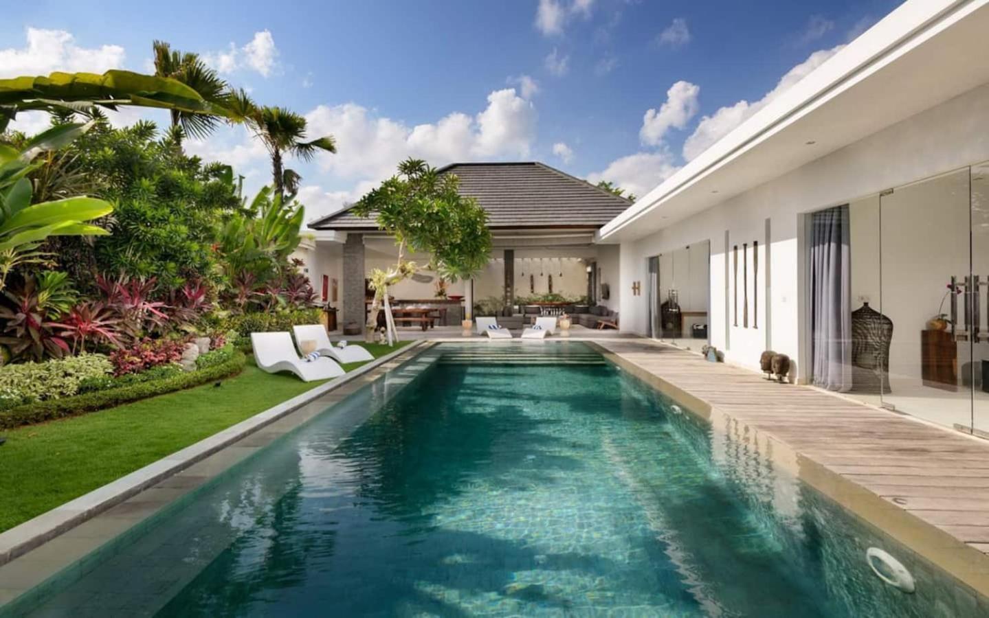 Pousada Gorgeous Tropical 3 Bed Pool Villa, 24hr Security Seminyak