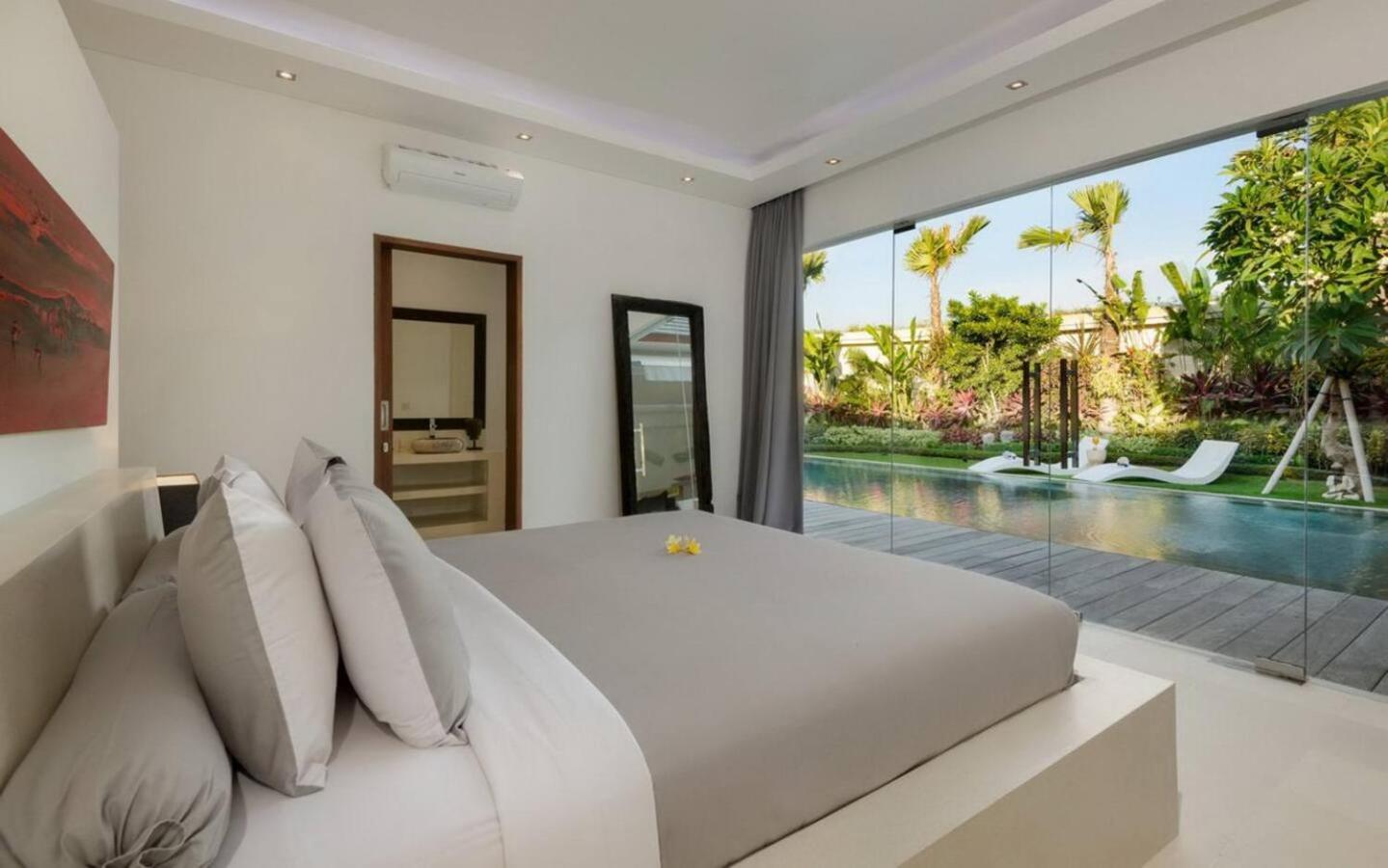 Gorgeous Tropical 3 Bed Pool Villa, 24hr Security Seminyak