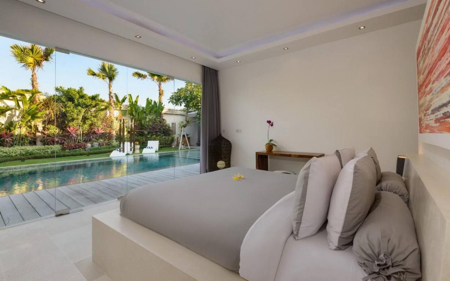Gorgeous Tropical 3 Bed Pool Villa, 24hr Security * Seminyak