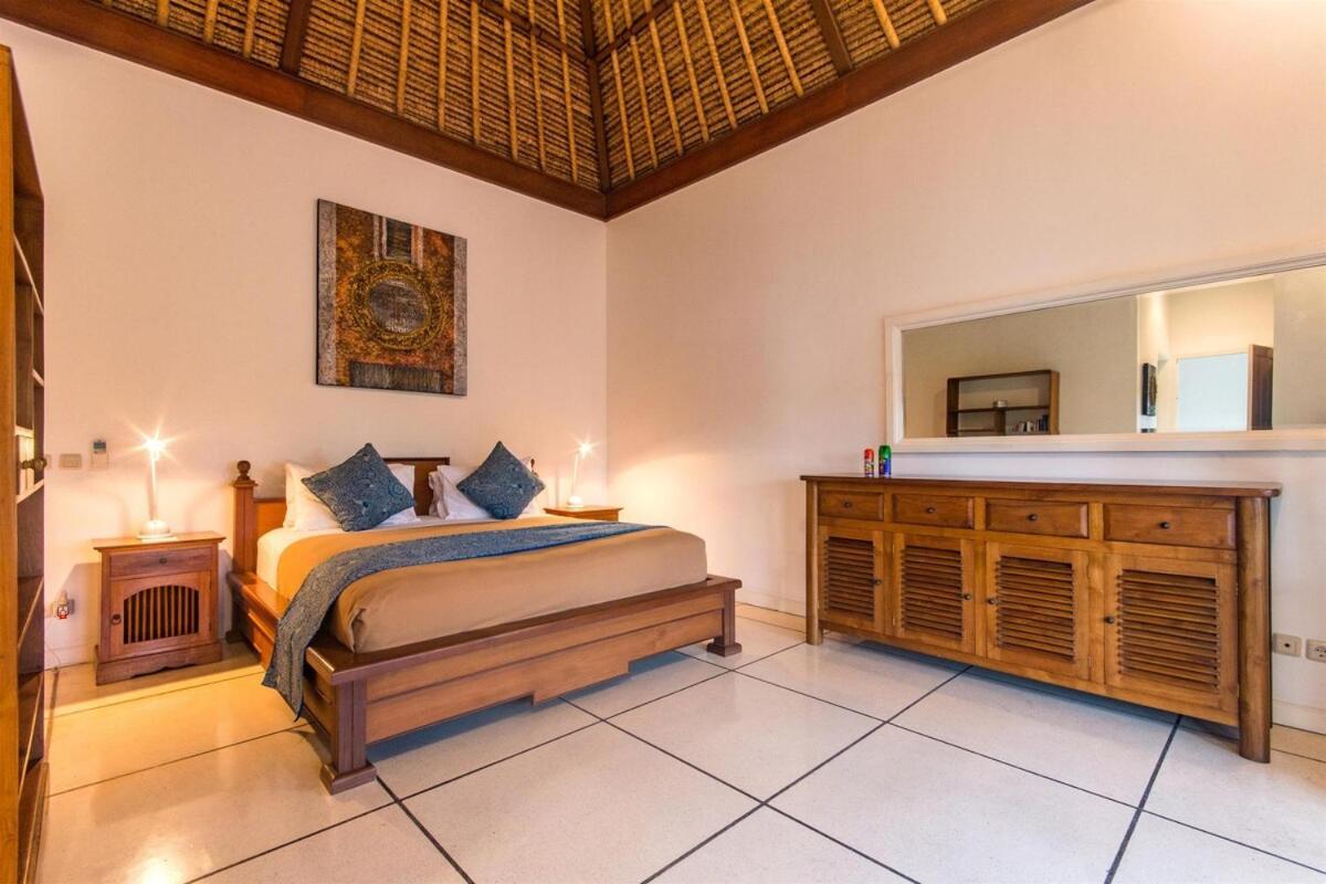 Villa 4 Bedroom Family With Pool Seminyak (Bali)