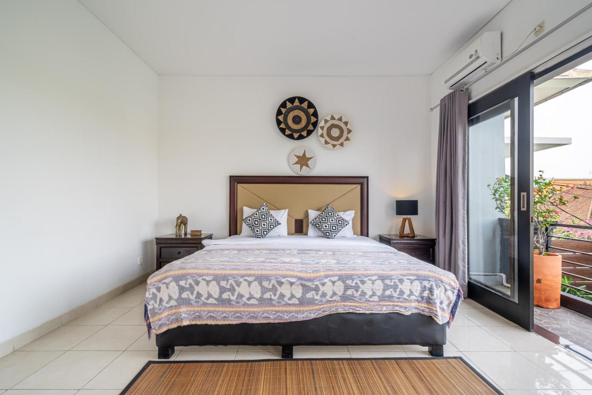 Sunbeji - Amazing Rooftop - Private Huge Pool- Ps5 Seminyak (Bali)