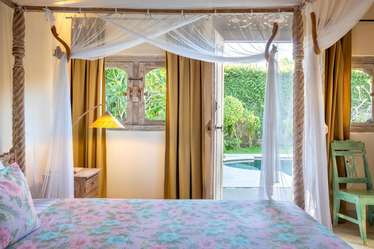 Aisis Villa *