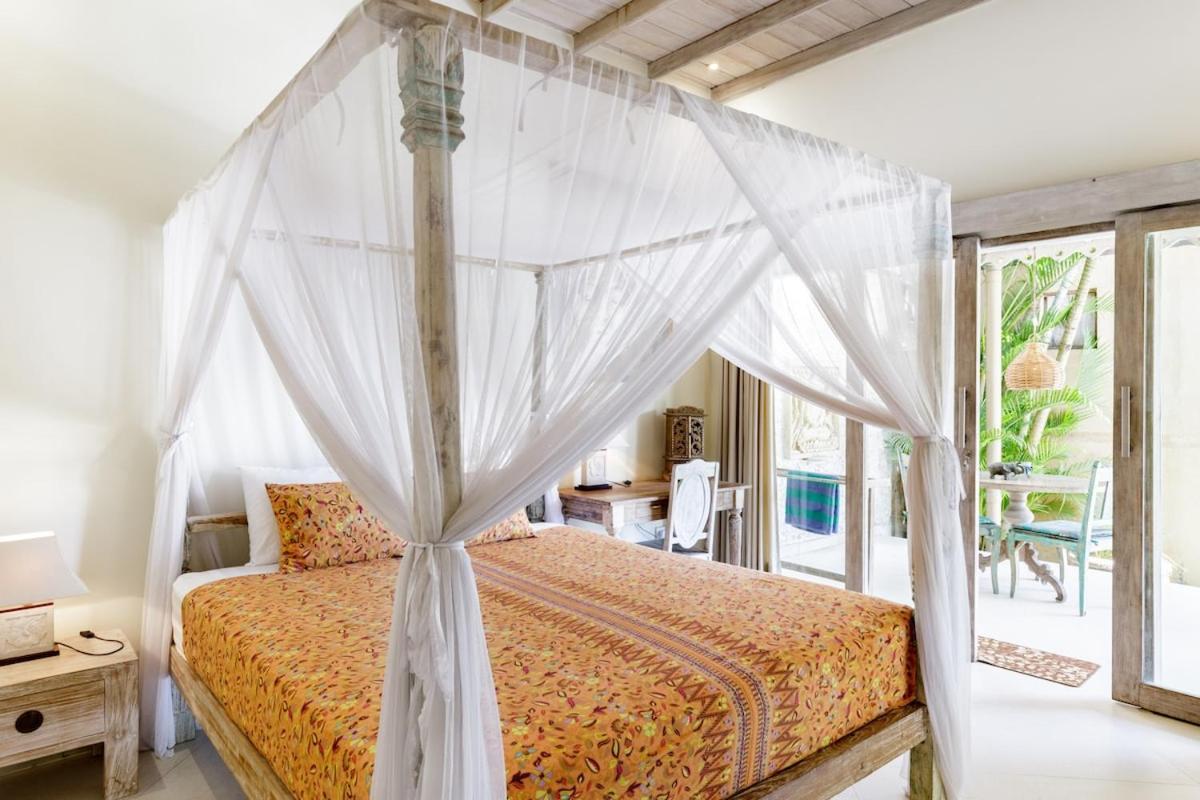 Aisis * Seminyak (Bali)
