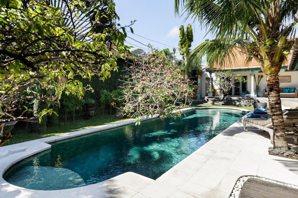 Aisis Villa *