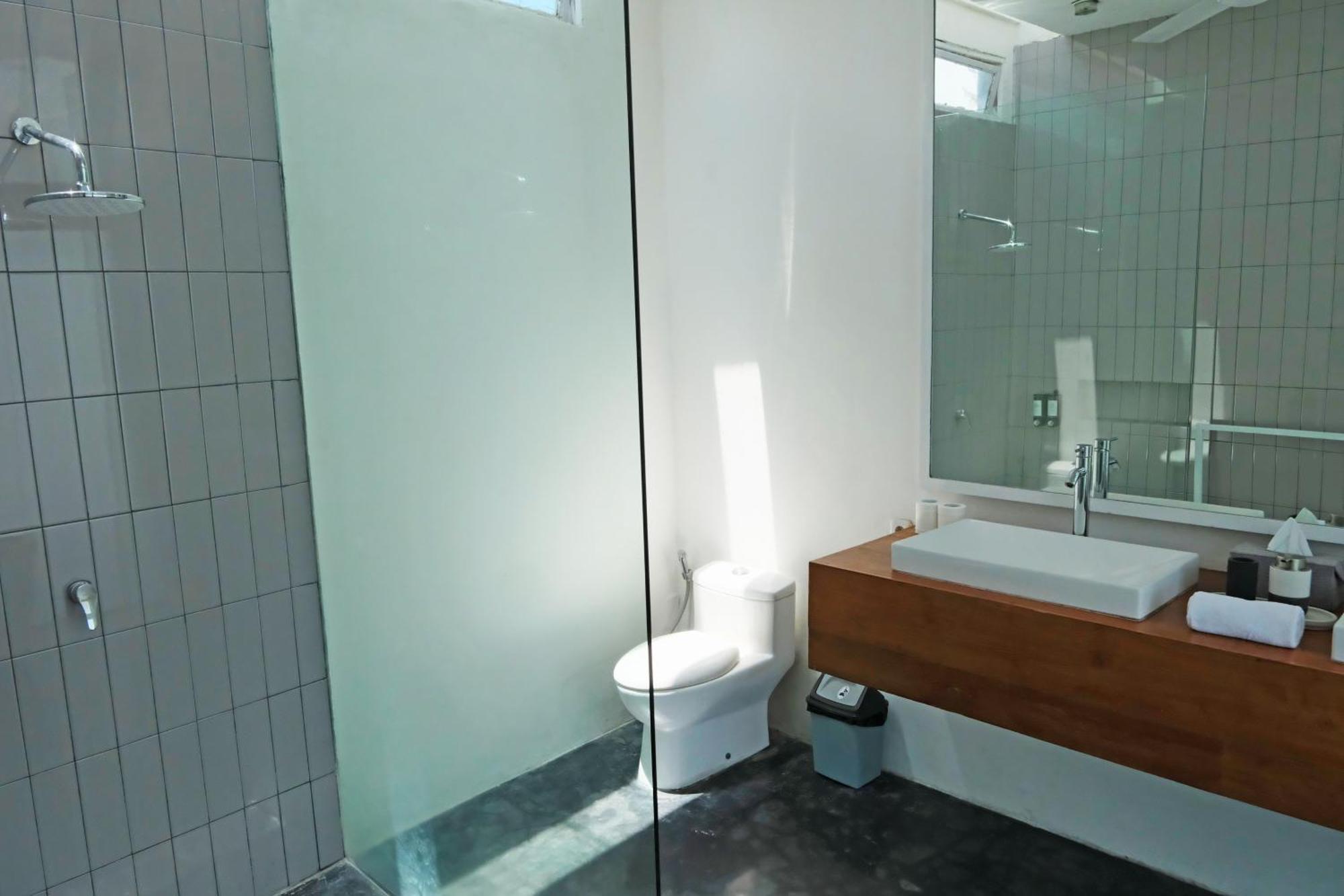Modern & 3 Bedroom Cinema Seminyak (Bali)