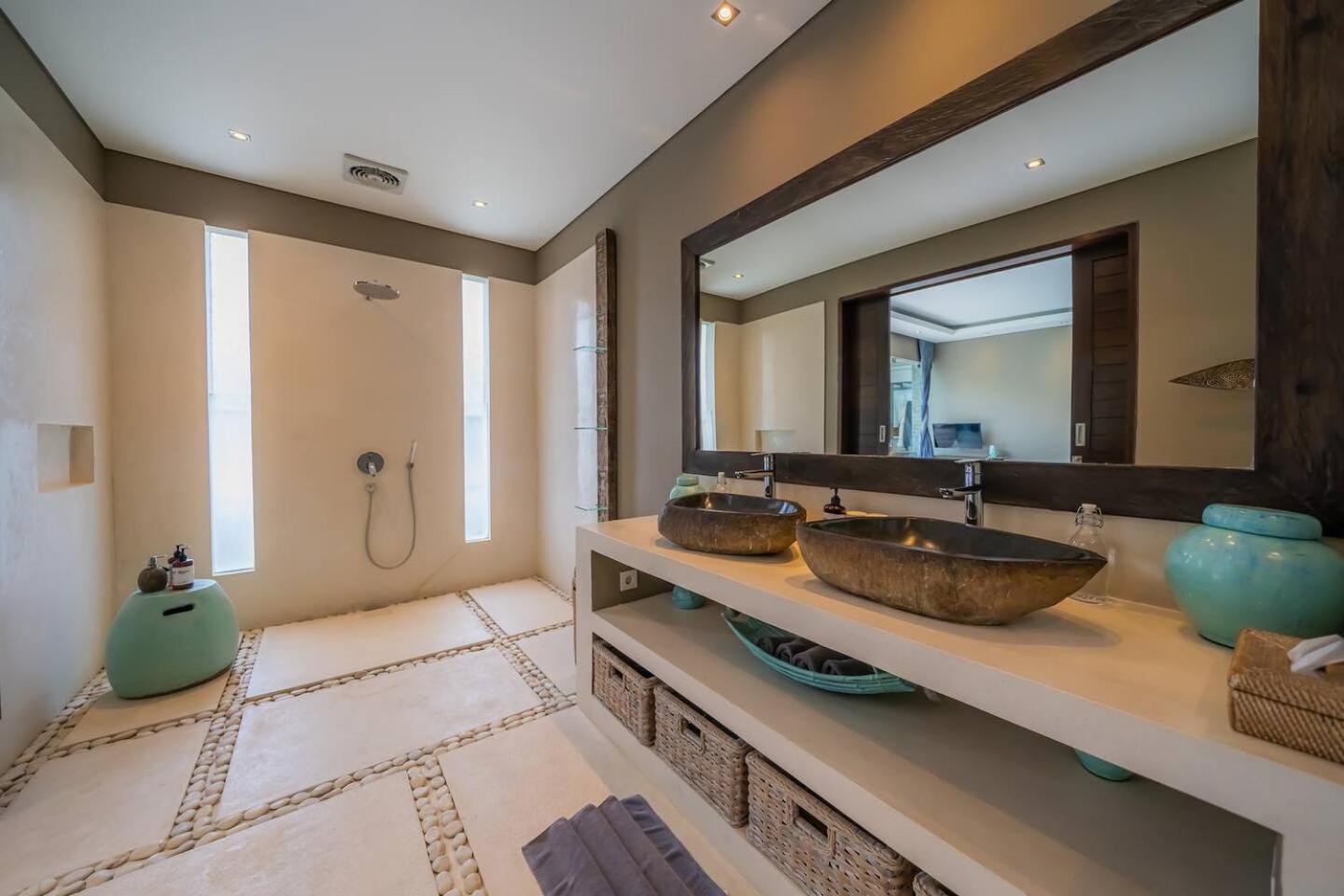 4-bd With Pool, Location * Seminyak (Bali)