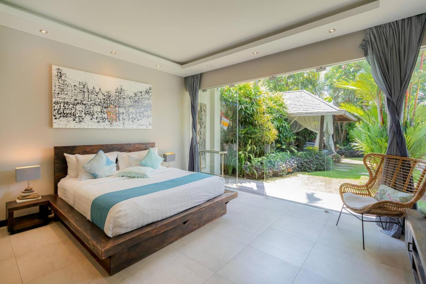 4-bd With Pool, Location *