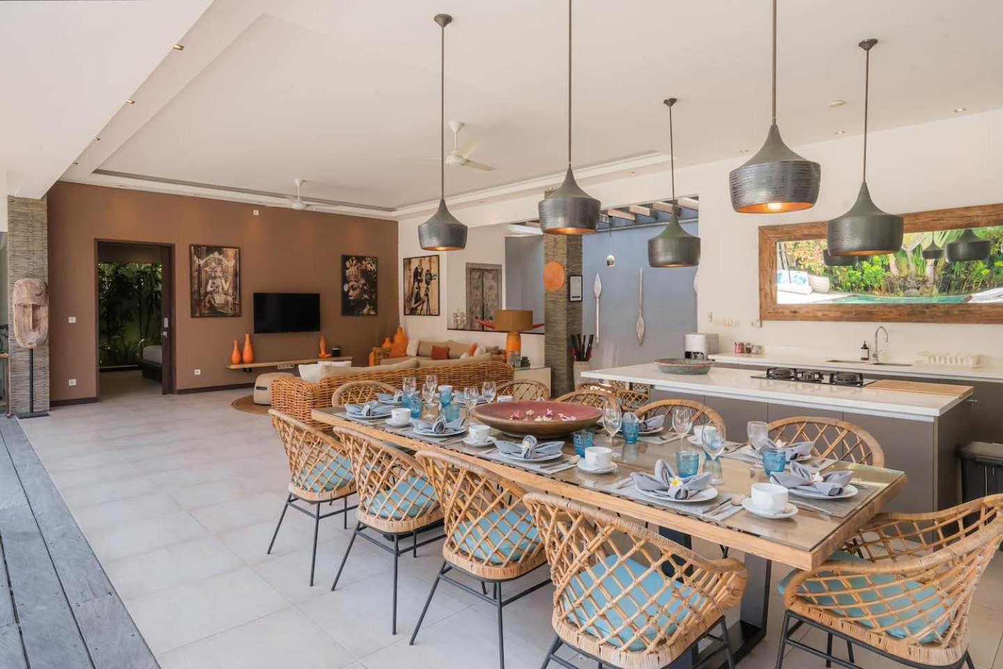 4-bd With Pool, Location