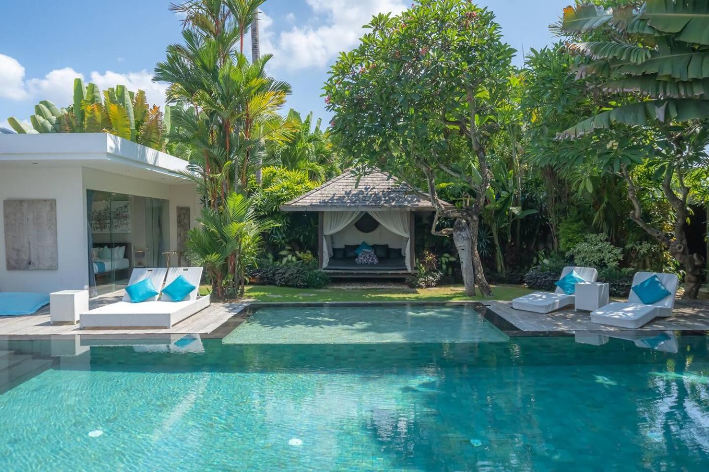 4-bd With Pool, Location *
