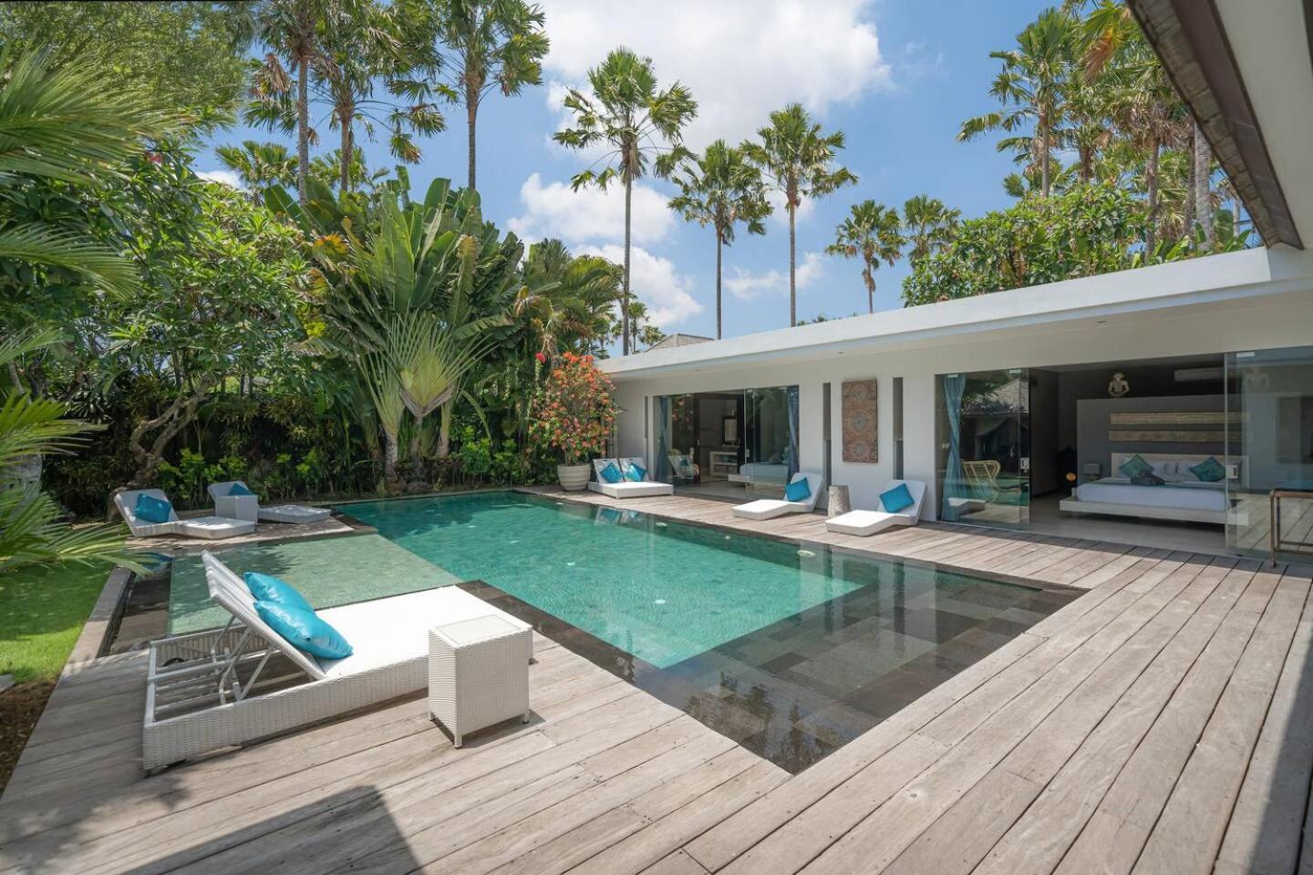 4-bd With Pool, Location *