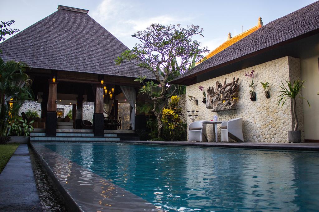 Villa Arwana Estate *