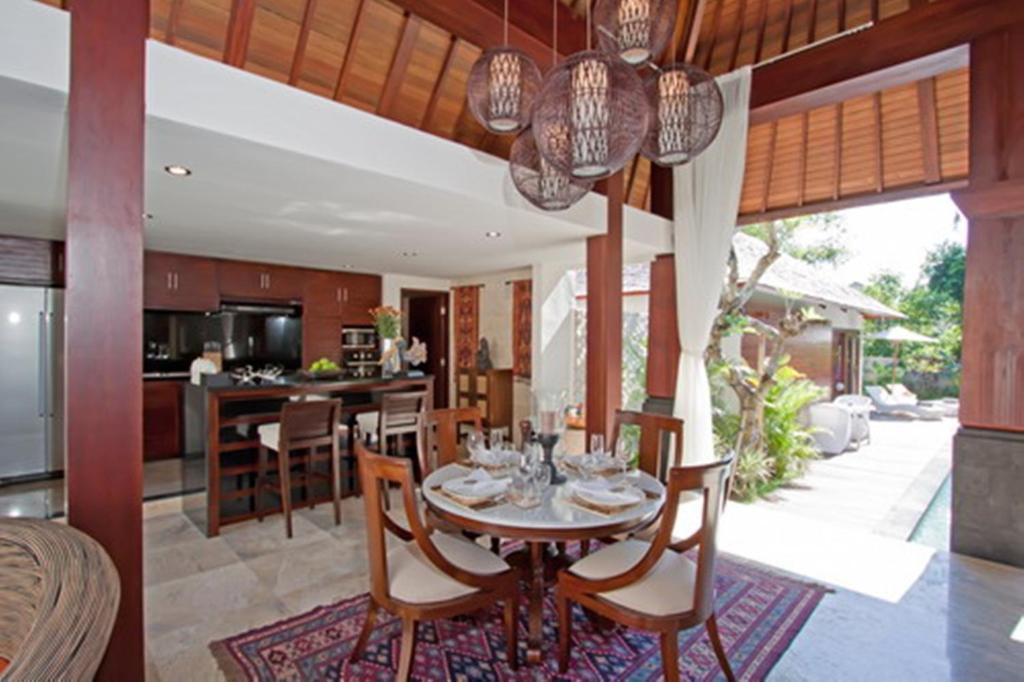 Villa Arwana Estate *