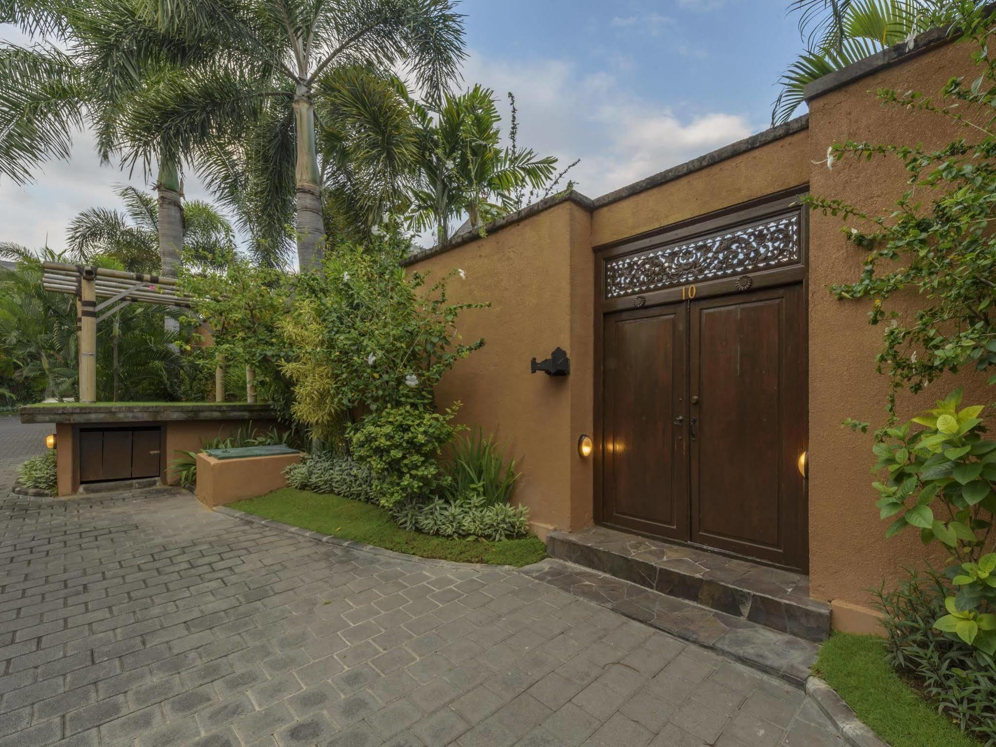 Biệt thự The Kunja Villa-hotel Seminyak (Bali)