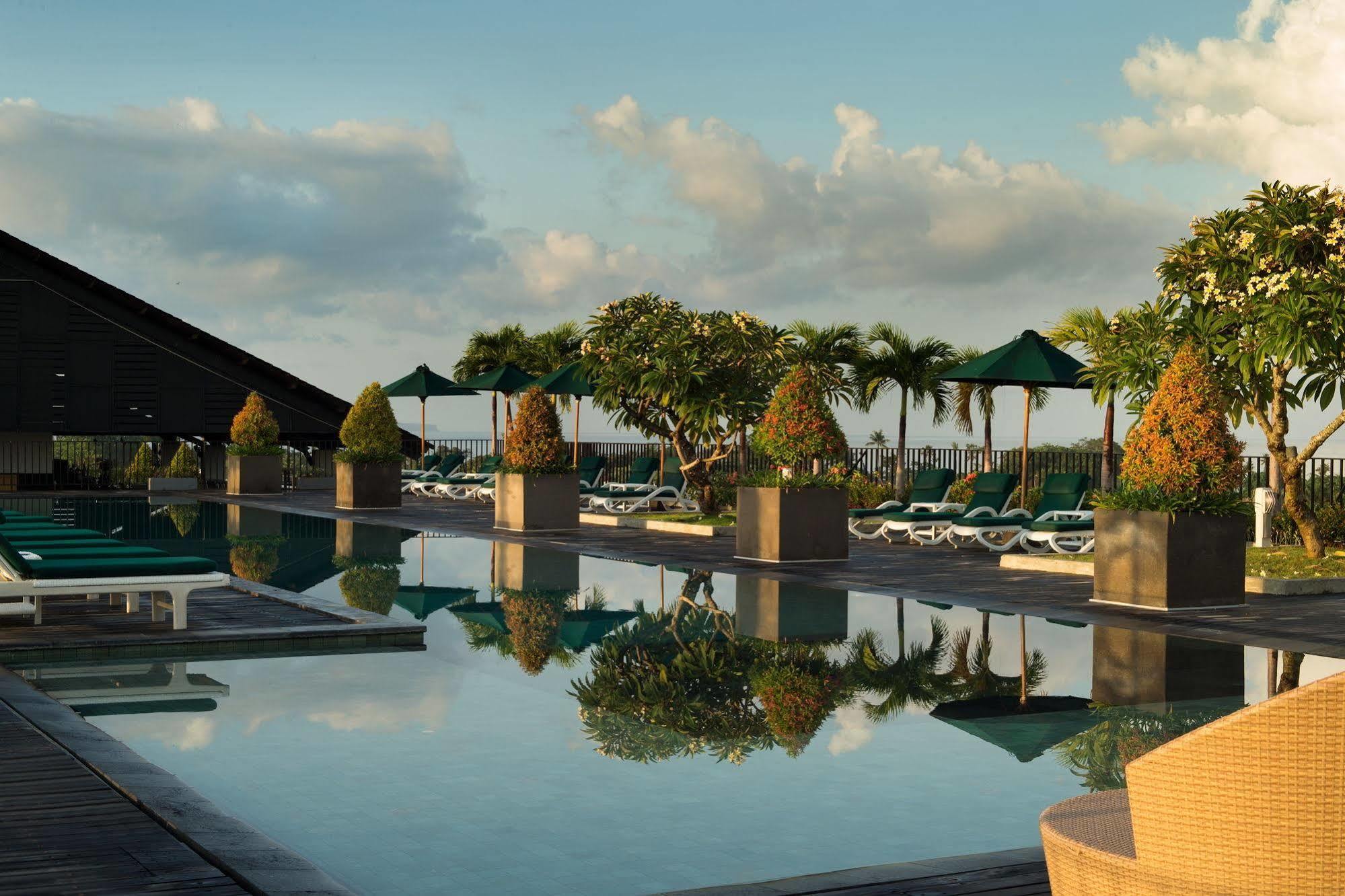 Hotel Cross Paasha Bali