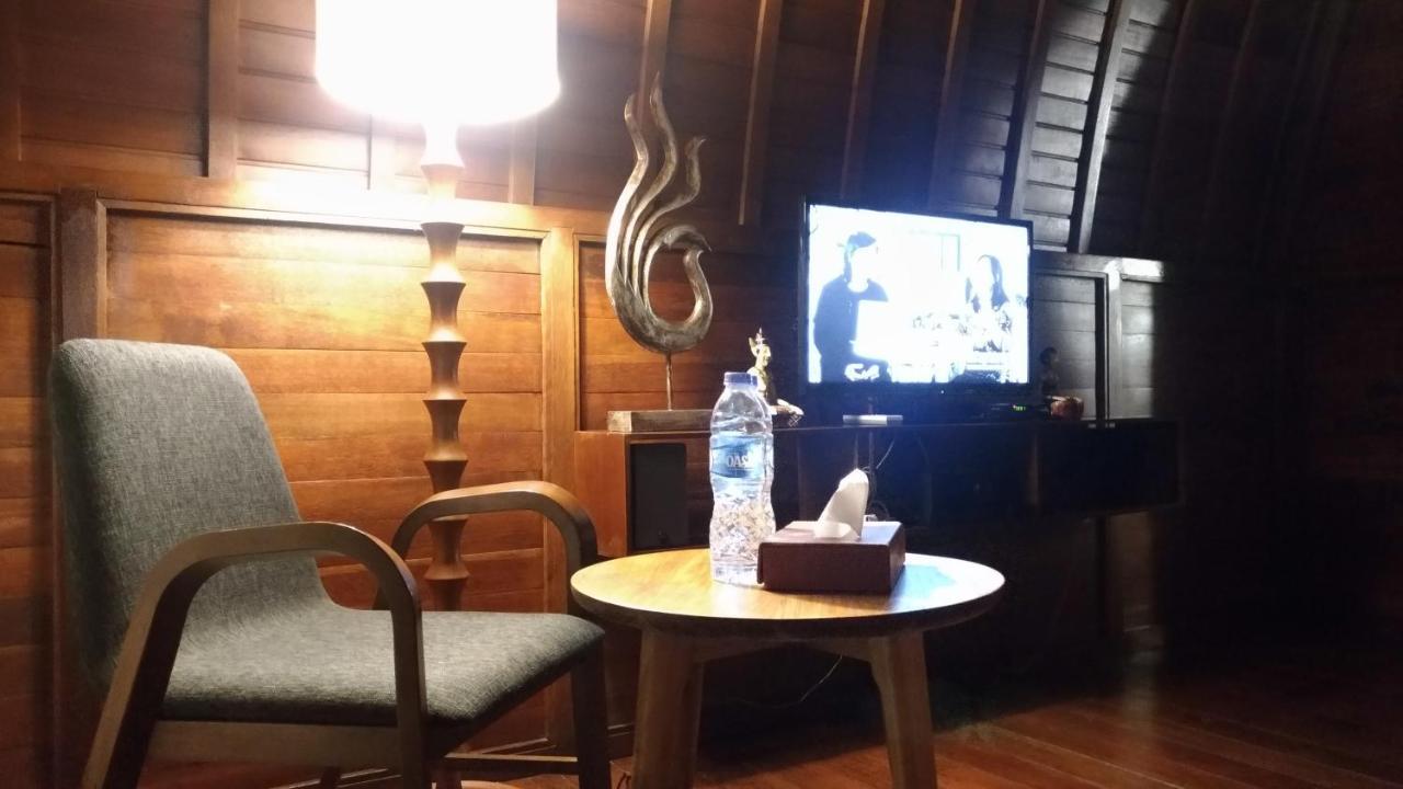 Villa The Lumbung Wood *