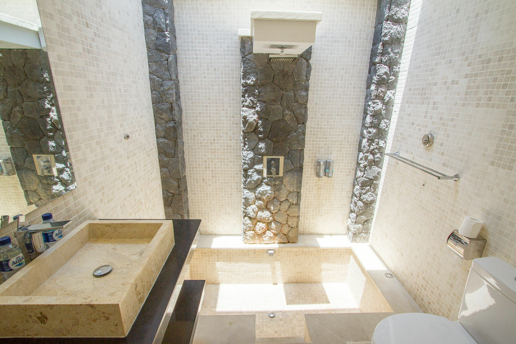 Vishuddha Ajna - Outstanding 2 Bdr - Great Location!