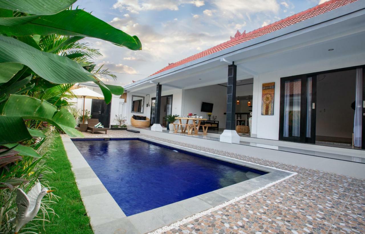 Aurora Villa, Villa