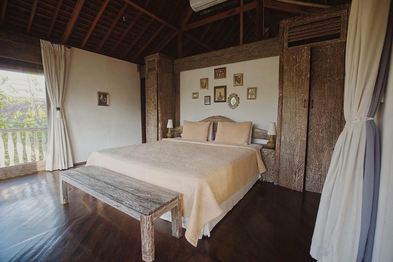 Villa Phinisi - *